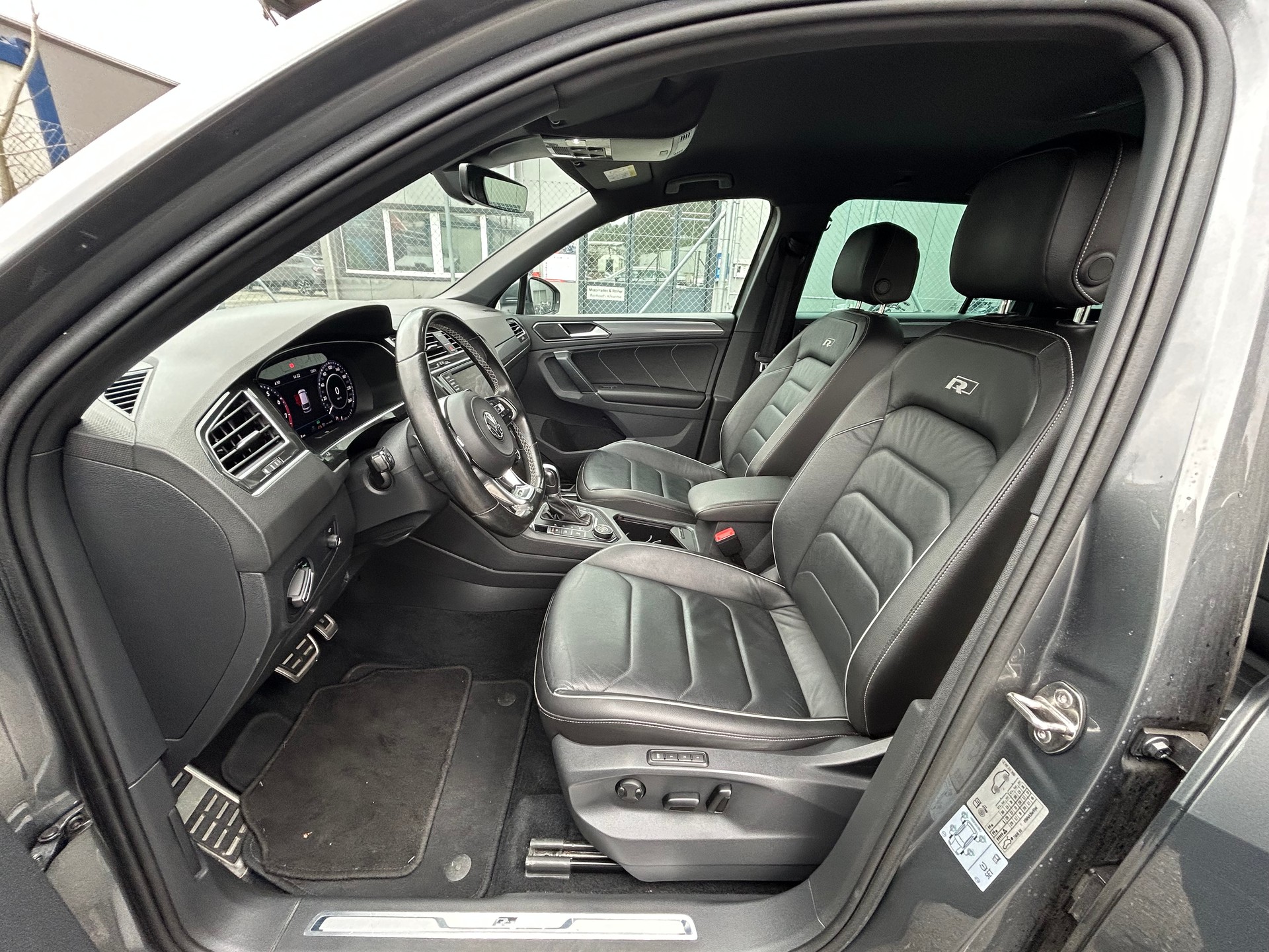VW Tiguan 2.0TSI R-Line 4Motion DSG-image-11