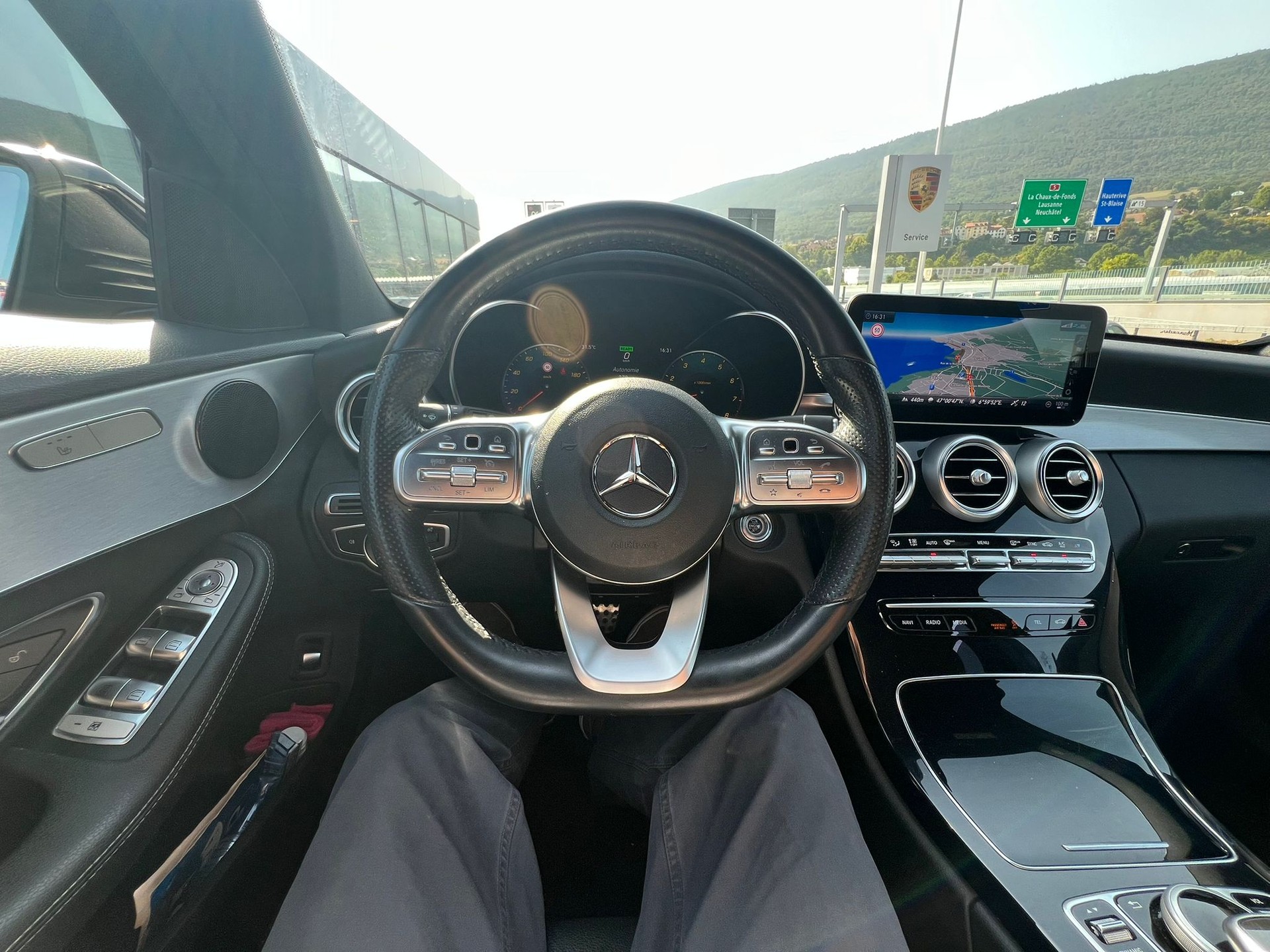 MERCEDES-BENZ C 200 AMG Line 4Matic 9G-Tronic-image-10