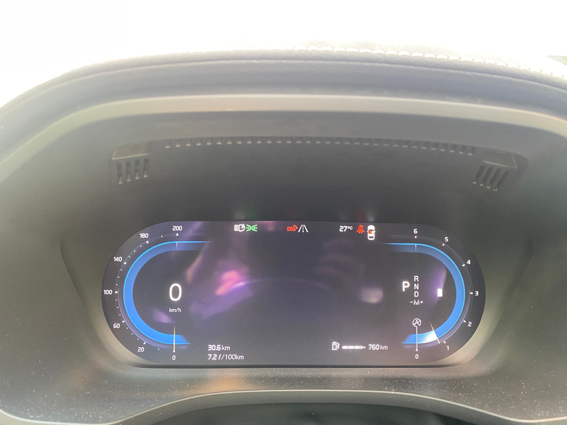 VOLVO XC60 B5 Diesel Mild Hybrid AWD R-Design Geartronic-image-6