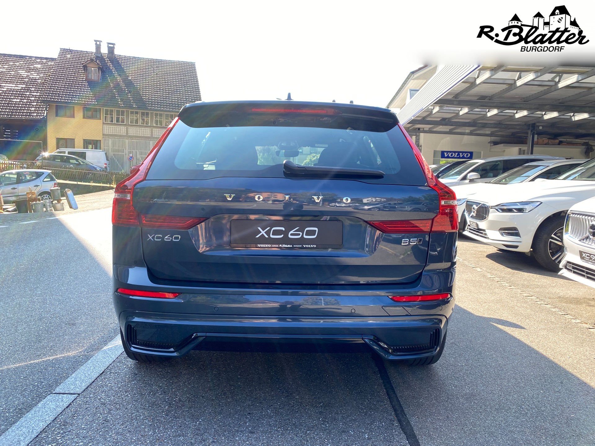 VOLVO XC60 B5 Diesel Mild Hybrid AWD R-Design Geartronic-image-4