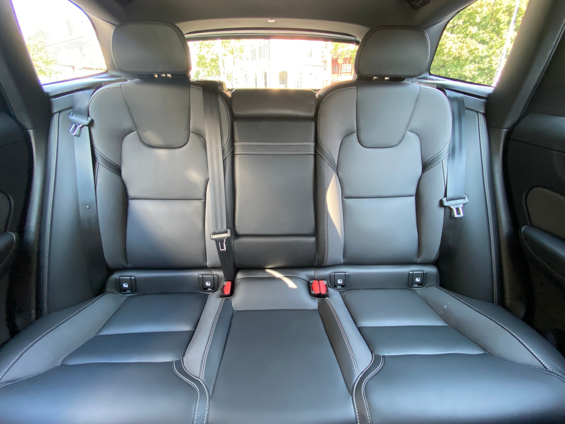 VOLVO XC60 B5 Diesel Mild Hybrid AWD R-Design Geartronic-image-13