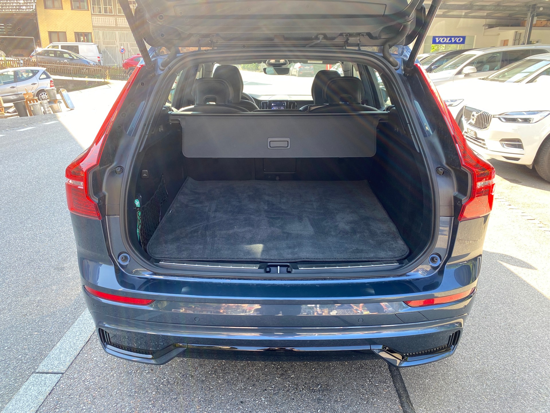 VOLVO XC60 B5 Diesel Mild Hybrid AWD R-Design Geartronic-image-14