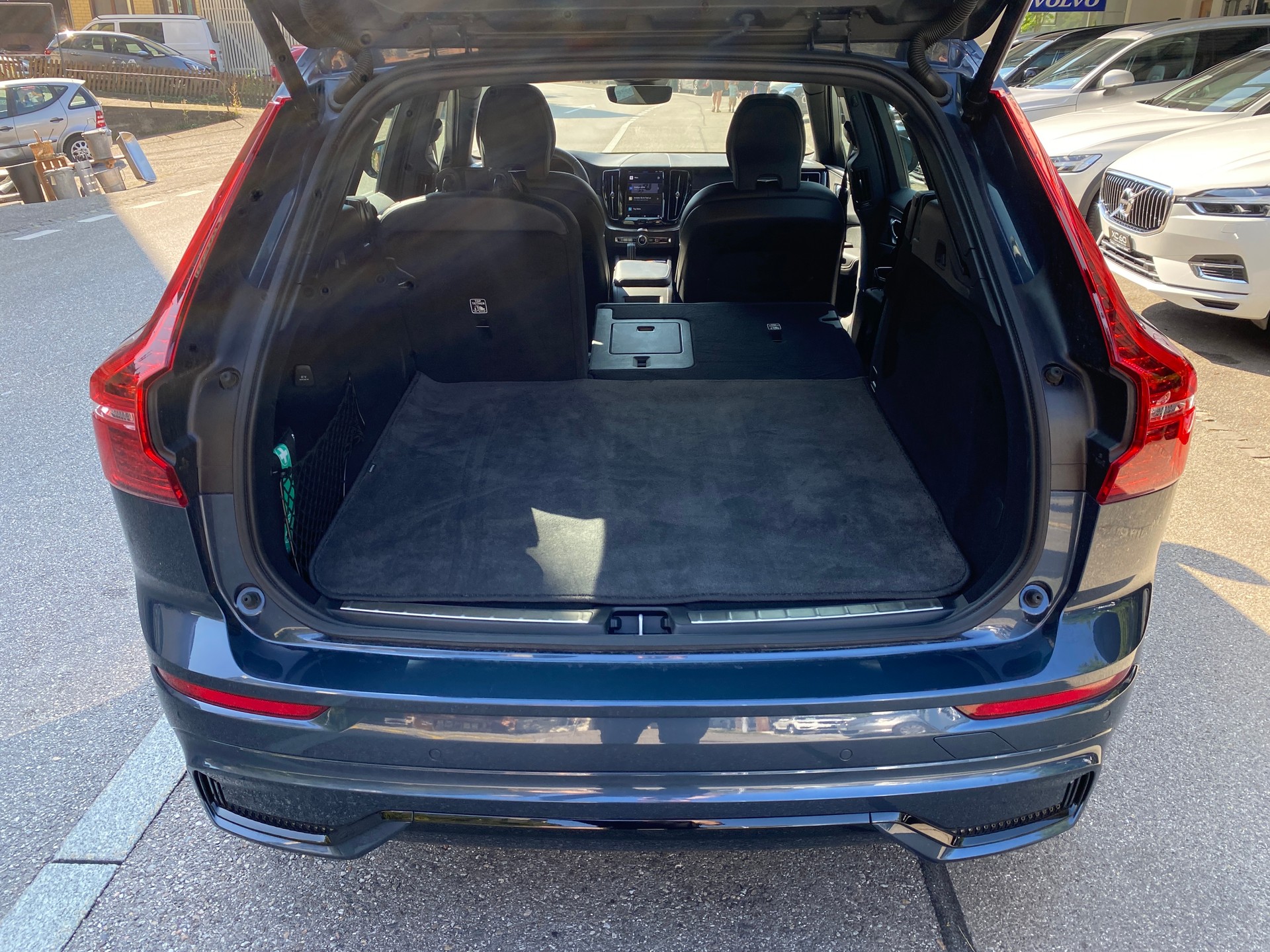 VOLVO XC60 B5 Diesel Mild Hybrid AWD R-Design Geartronic-image-15