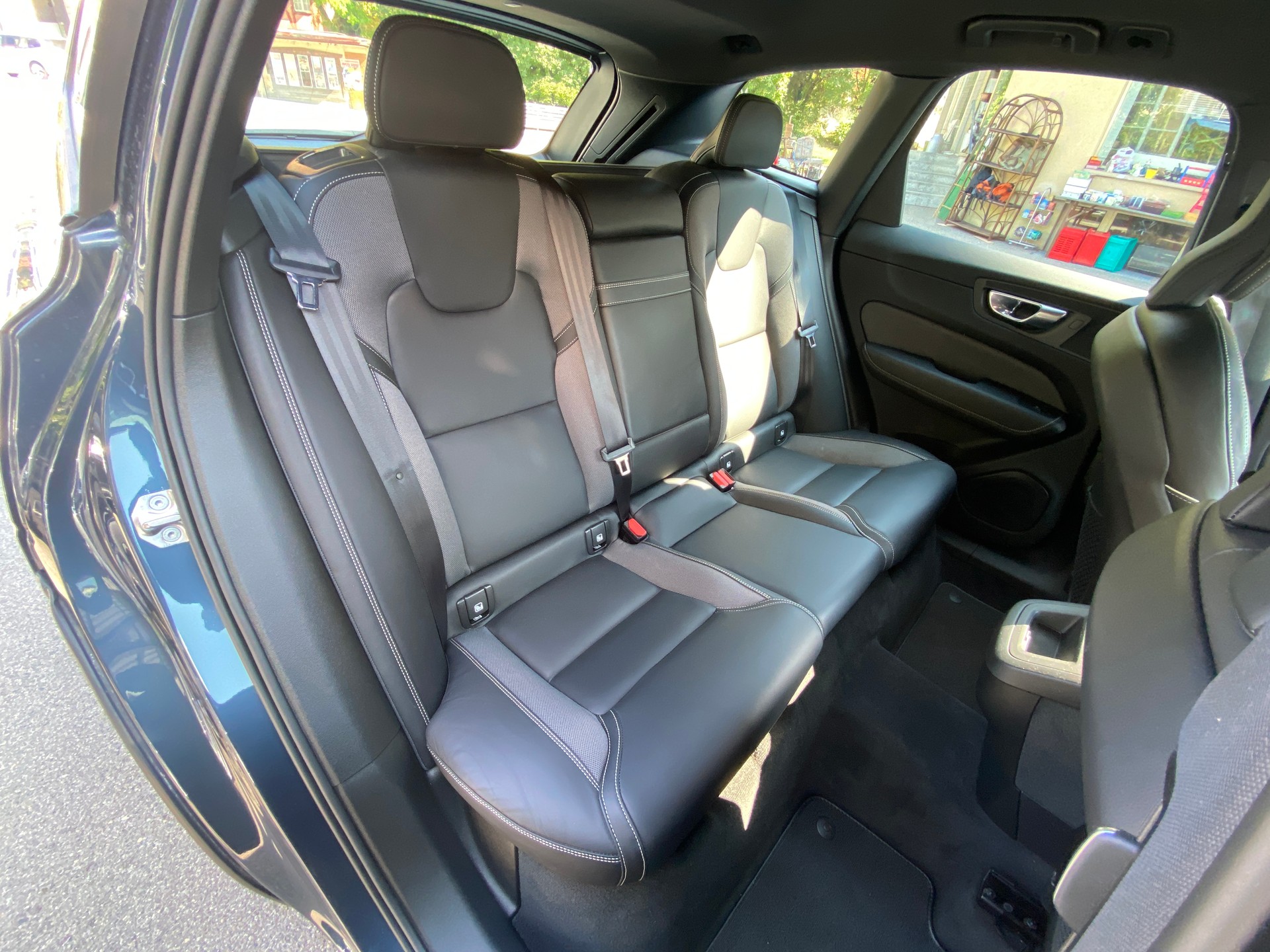 VOLVO XC60 B5 Diesel Mild Hybrid AWD R-Design Geartronic-image-12