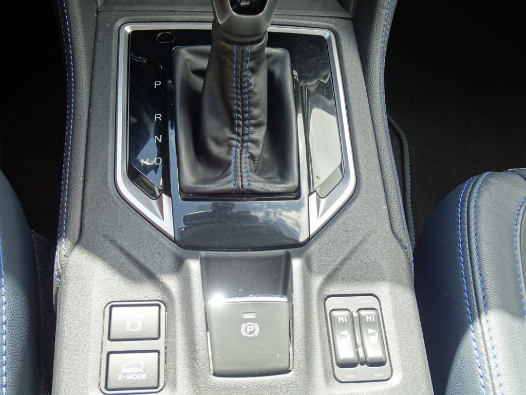 SUBARU XV 2.0i e-Boxer Blue Edition-image-14