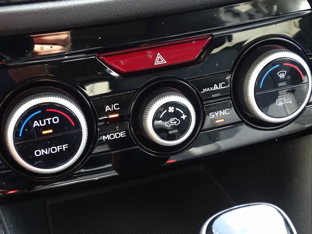 SUBARU XV 2.0i e-Boxer Blue Edition-image-13