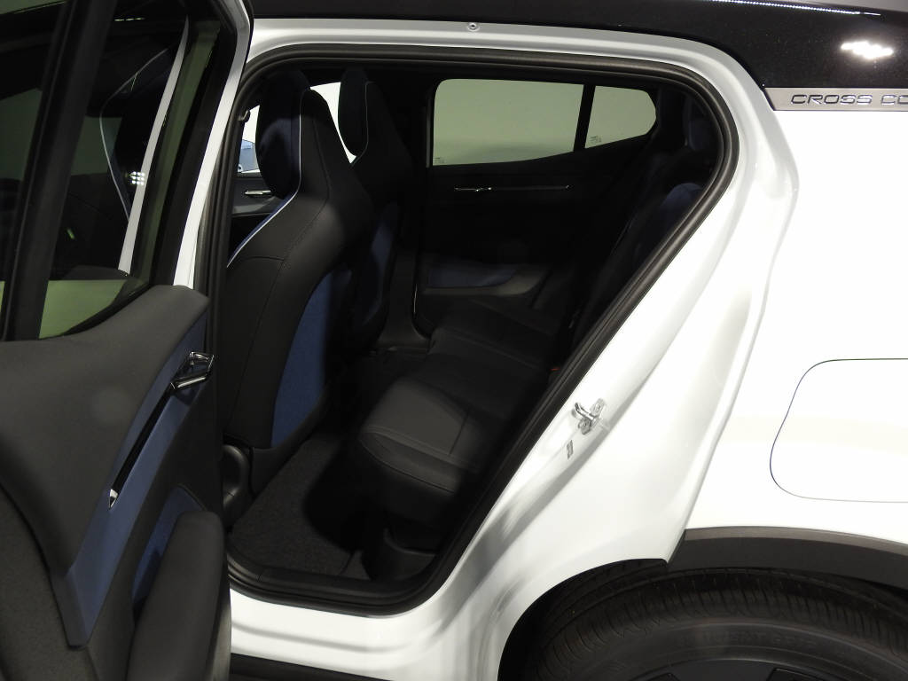 VOLVO EX 30 CC E60 Twin Performance AWD-image-12