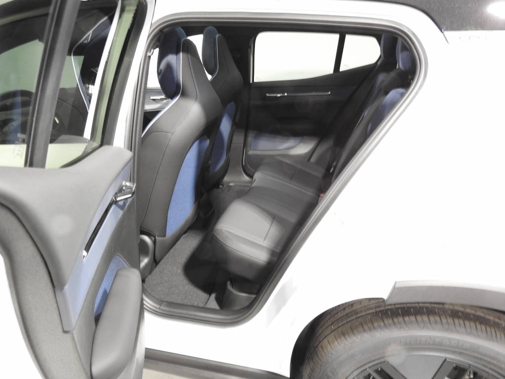 VOLVO EX 30 CC E60 Twin Performance AWD-image-11
