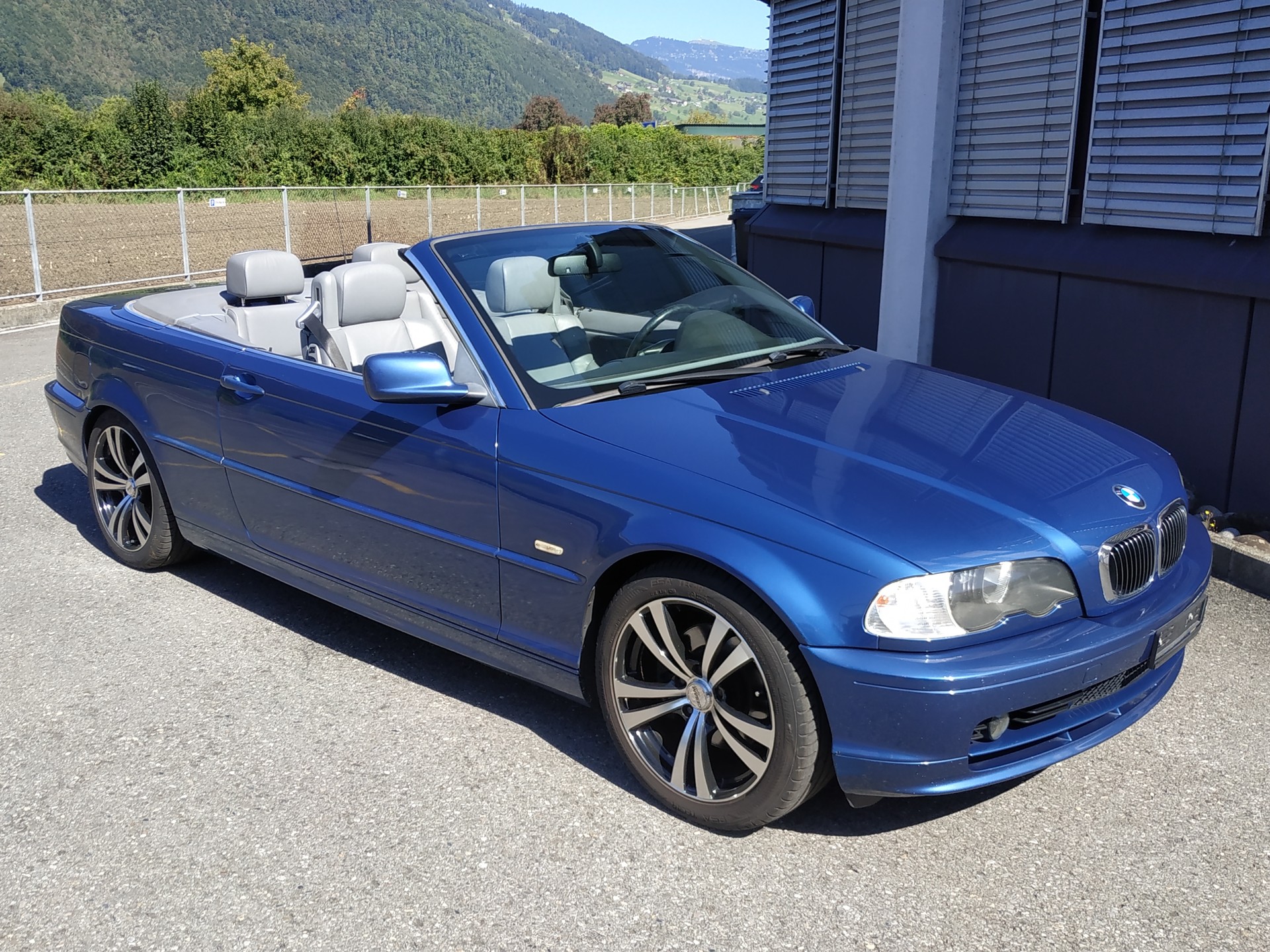 BMW 323Ci Cabriolet-image-1