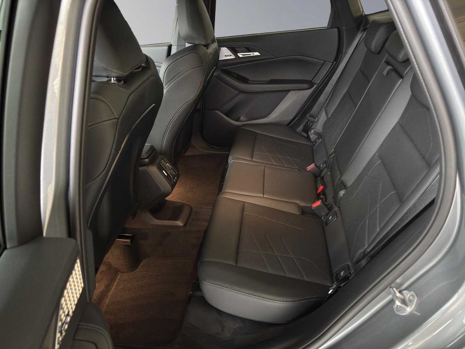 BMW 223d xDrive SDKG Active Tourer-image-6