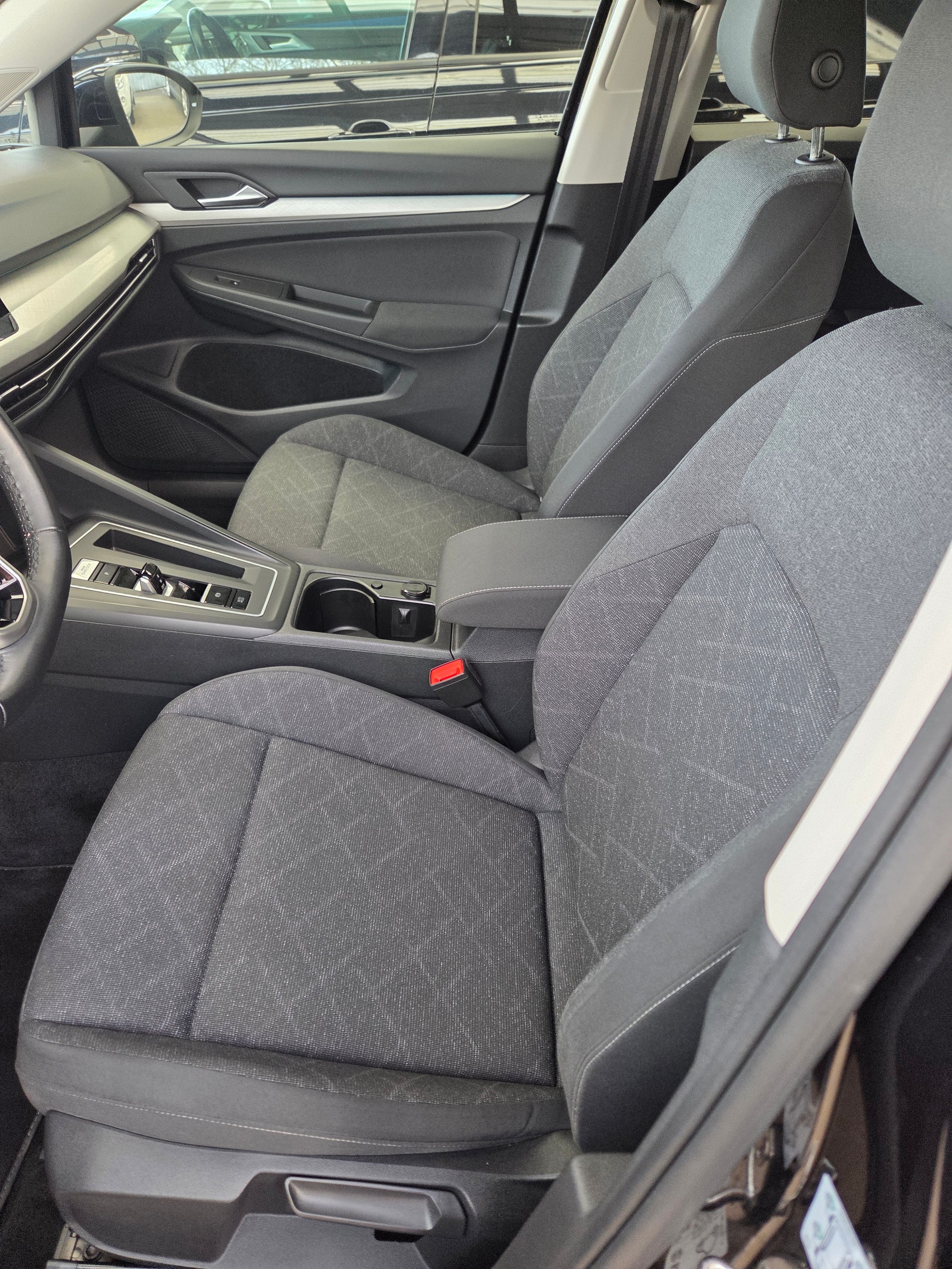 VW Golf 1.5 e TSI ACT Life DSG-image-9
