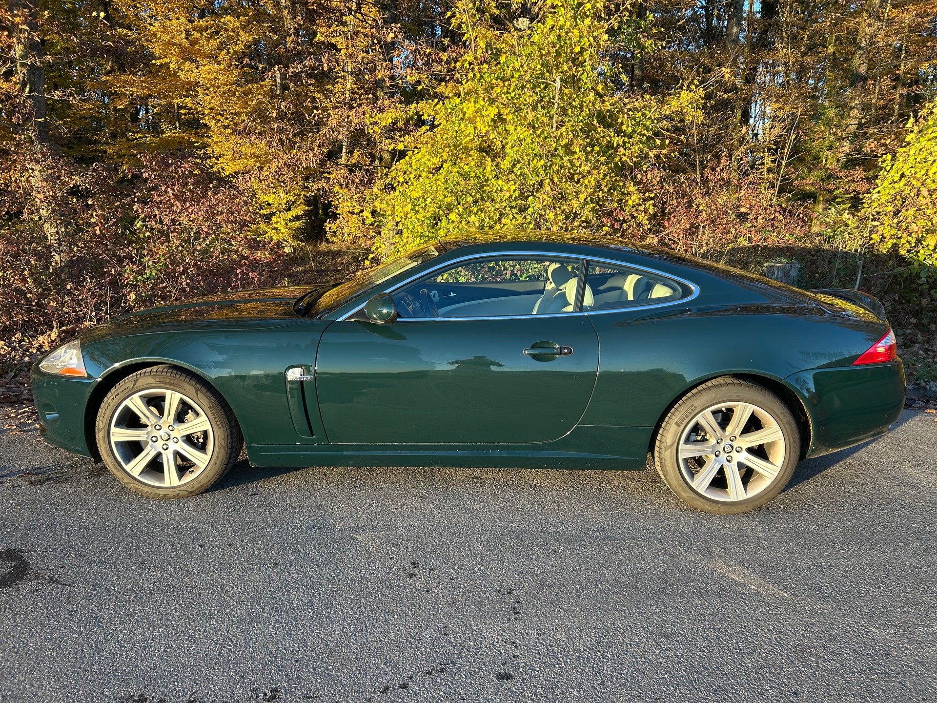 JAGUAR XK 4.2 V8 Automatic-image-1