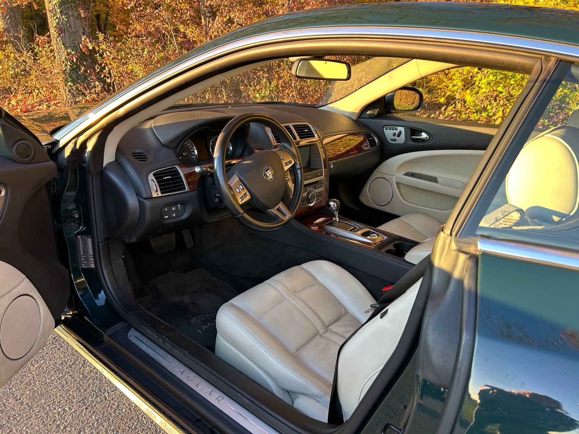JAGUAR XK 4.2 V8 Automatic-image-7