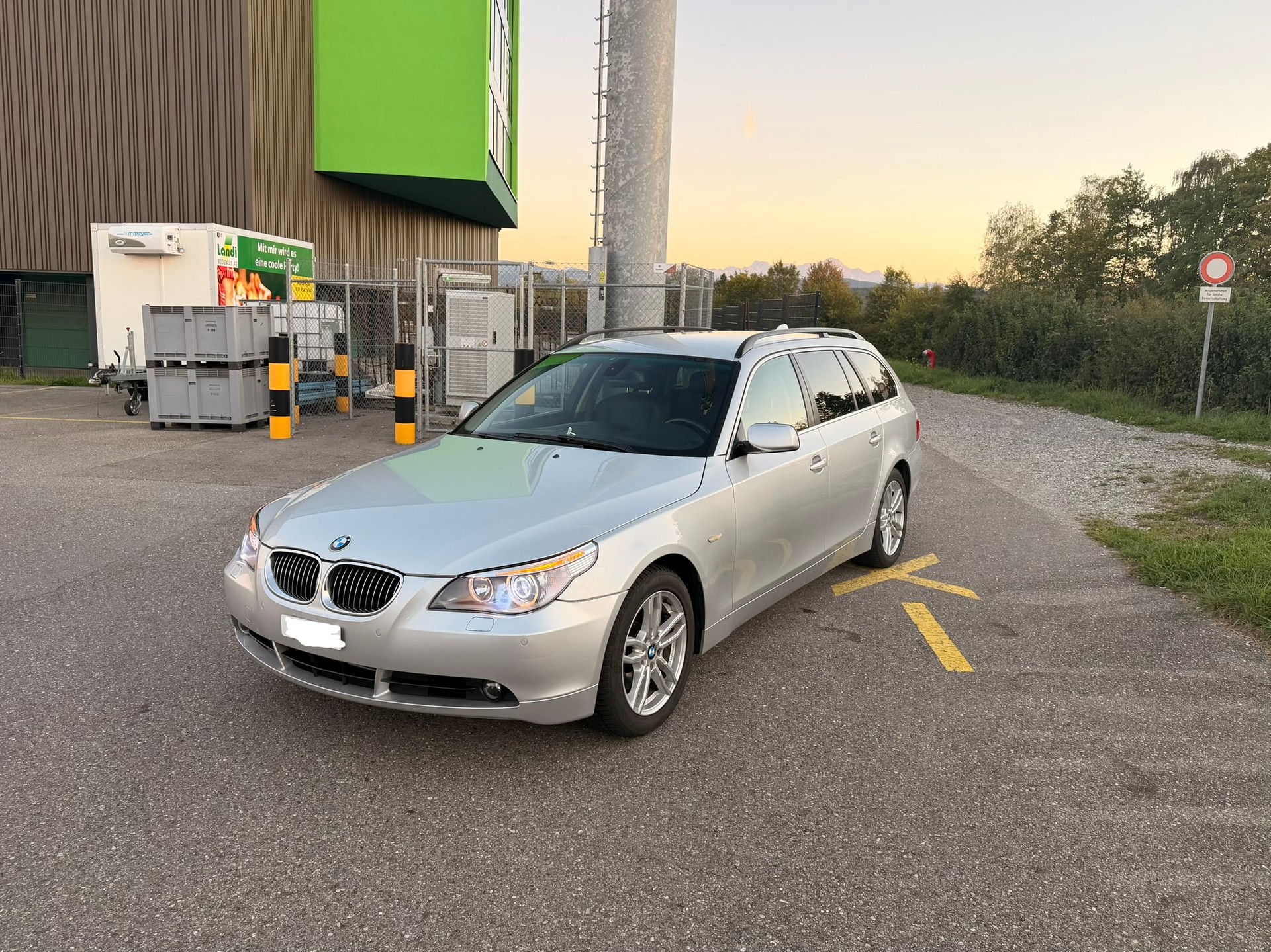 BMW 530xi Touring-image-1