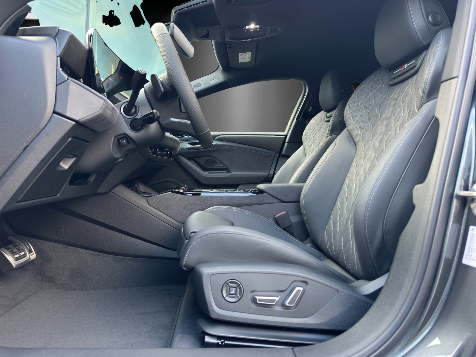 AUDI A6 Avant e-tron quattro-image-9