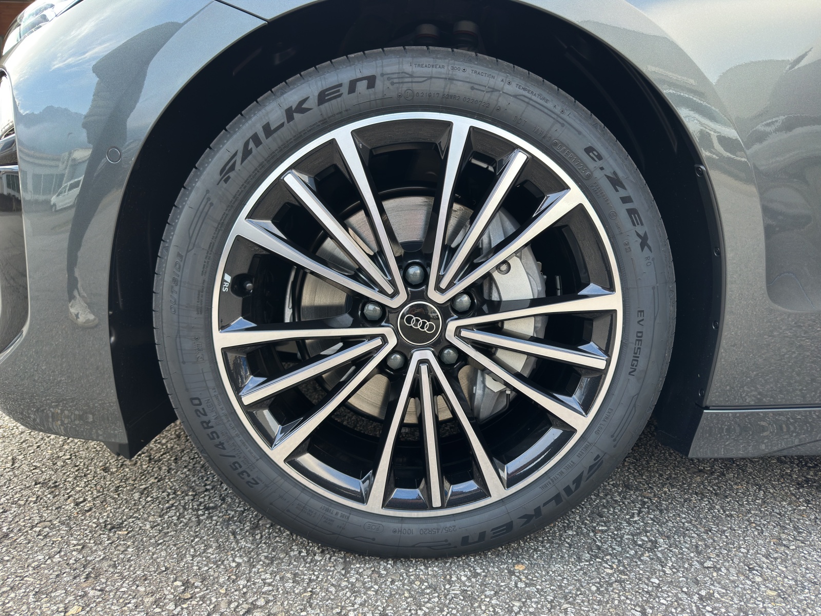 AUDI A6 Avant e-tron quattro-image-13