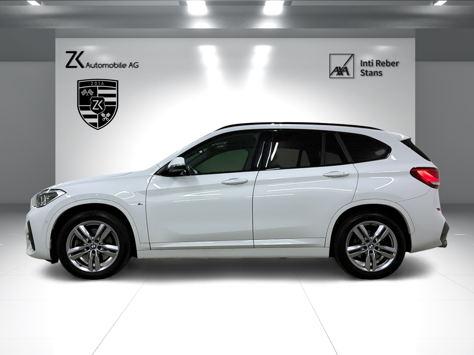 BMW X1 xDrive 20i M Sport Alpinweiss Steptronic ★ RF-Kamera ★ Komfortzugang ★ Head-Up-Display ★ Leder ★ AHK ★-image-3