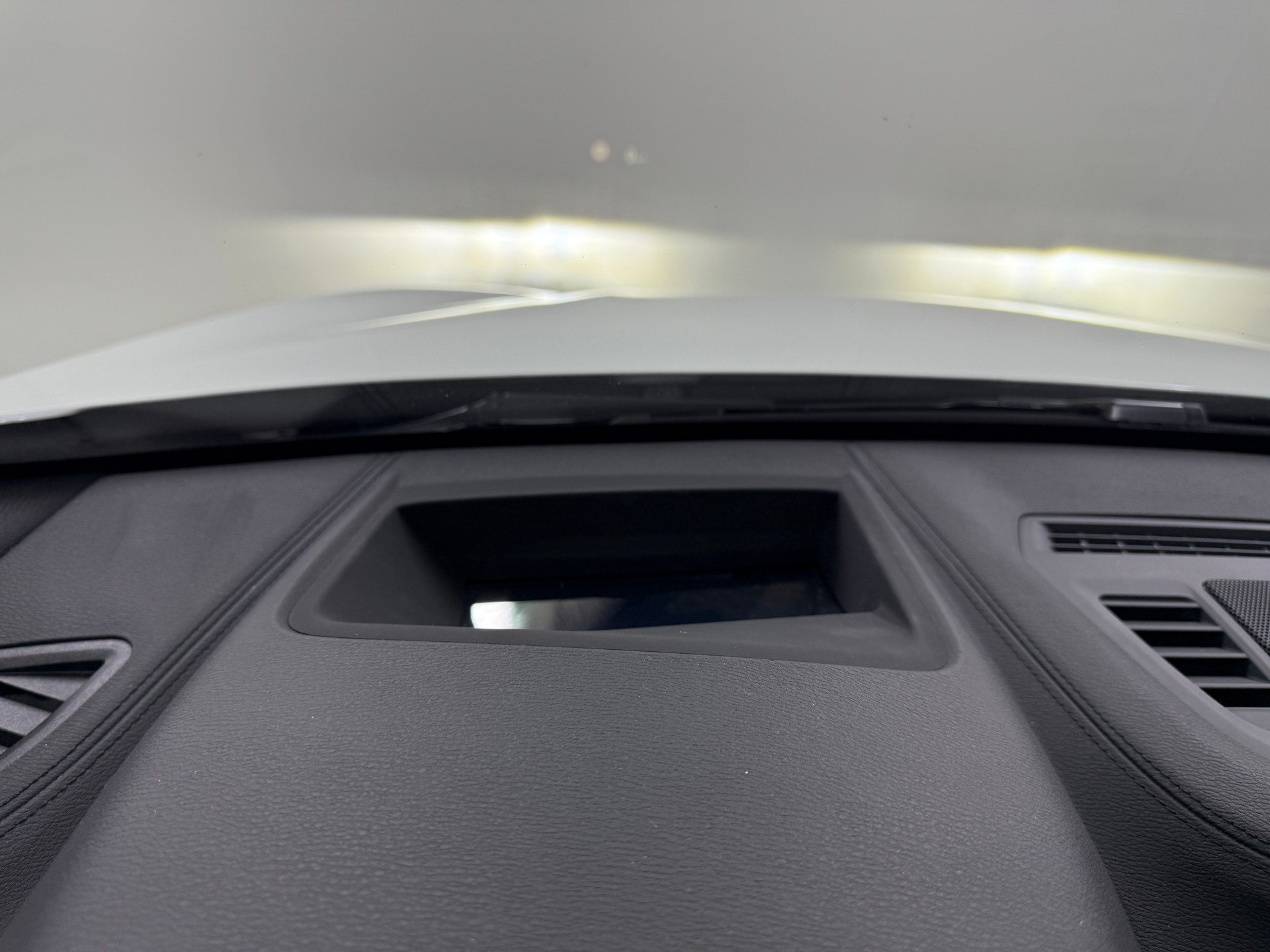 BMW X1 xDrive 20i M Sport Alpinweiss Steptronic ★ RF-Kamera ★ Komfortzugang ★ Head-Up-Display ★ Leder ★ AHK ★-image-15
