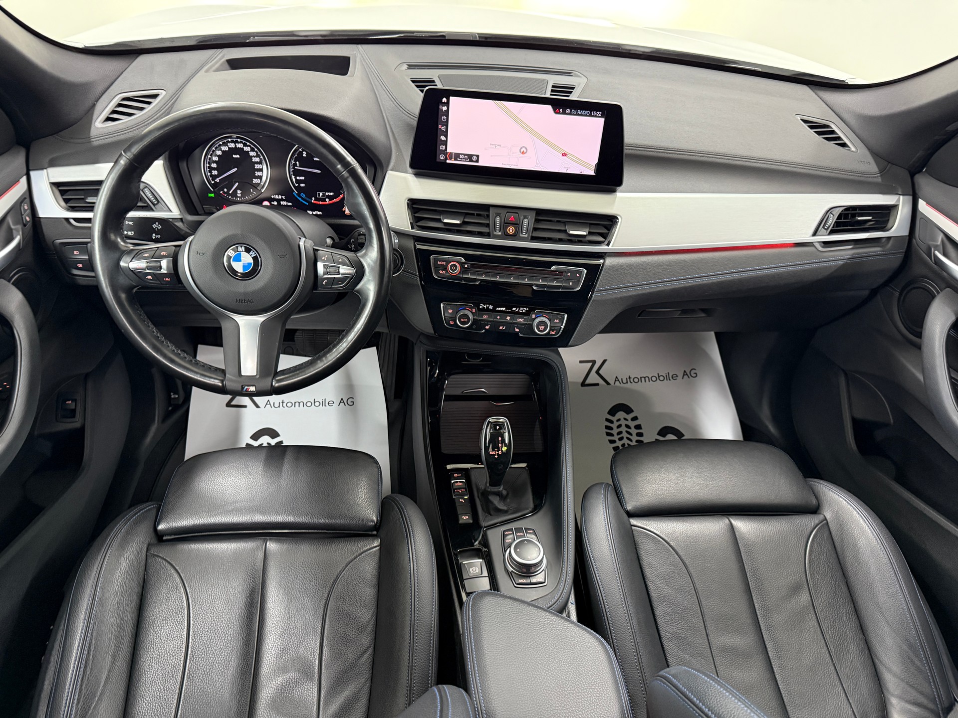 BMW X1 xDrive 20i M Sport Alpinweiss Steptronic ★ RF-Kamera ★ Komfortzugang ★ Head-Up-Display ★ Leder ★ AHK ★-image-9