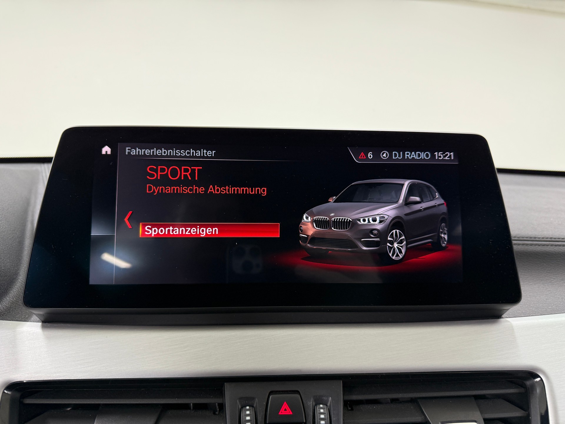BMW X1 xDrive 20i M Sport Alpinweiss Steptronic ★ RF-Kamera ★ Komfortzugang ★ Head-Up-Display ★ Leder ★ AHK ★-image-13