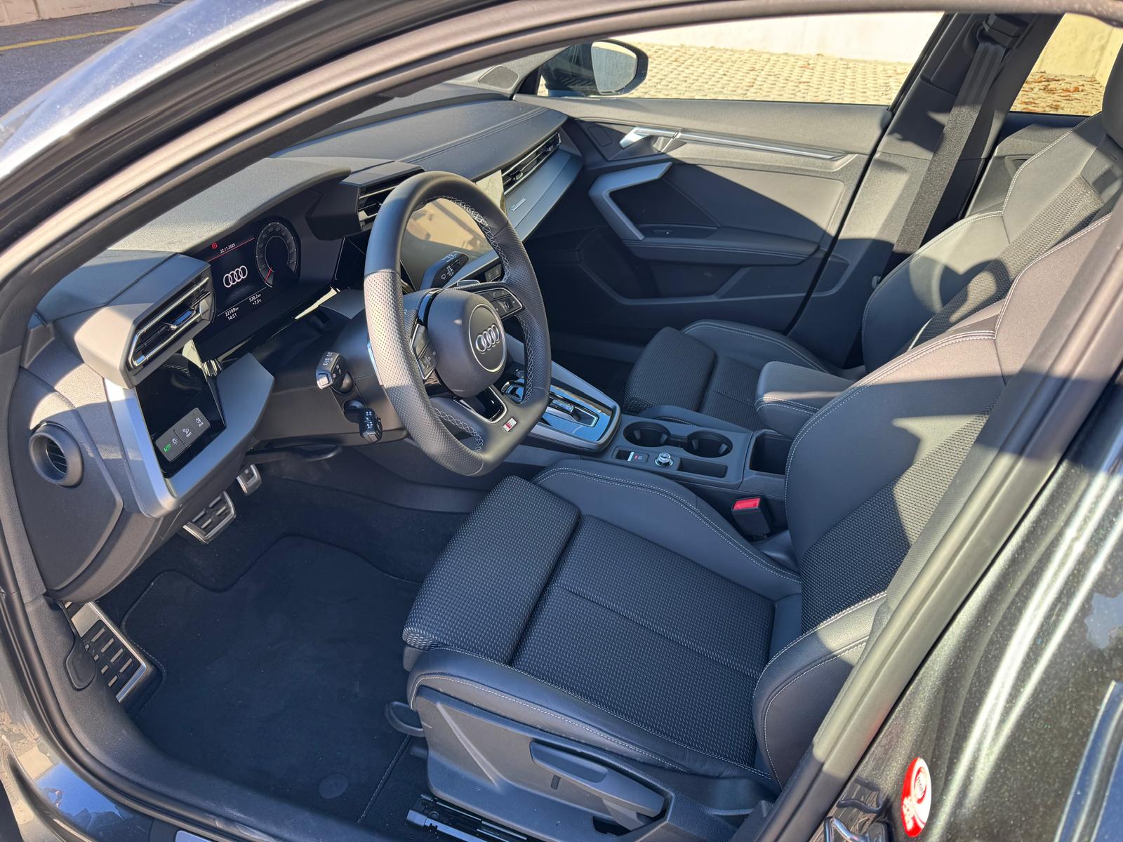 AUDI AUDI A3 Sportback 35 TFSI S Line Attraction-image-5