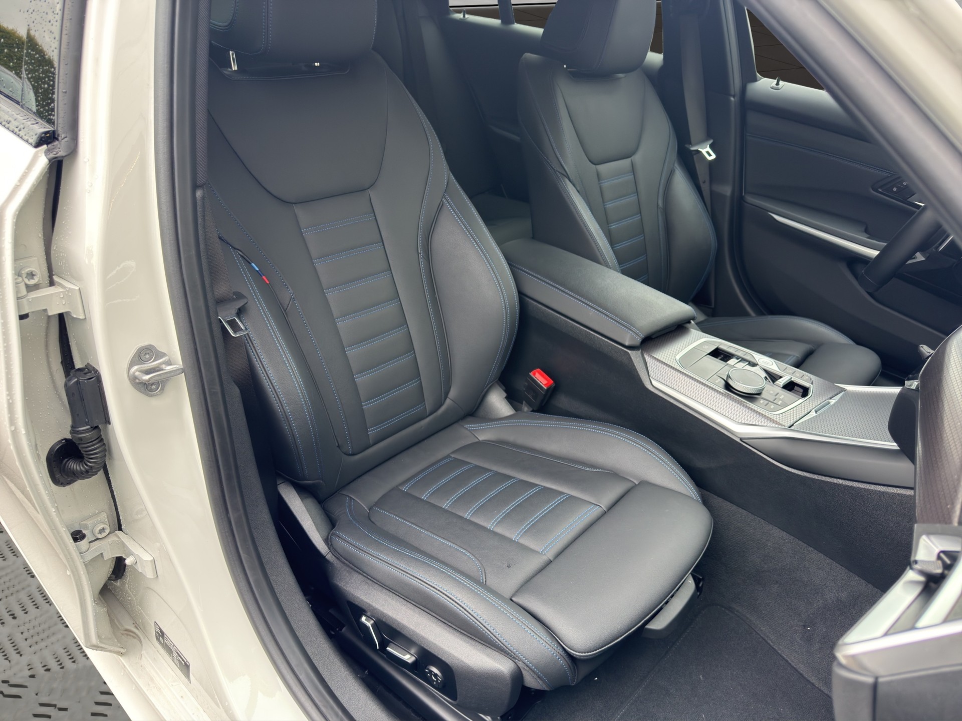 BMW 330d xDrive 48V Touring Steptronic M Sport-image-18