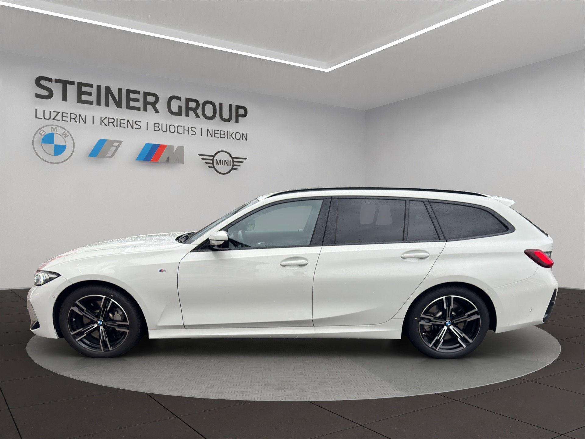 BMW 330d xDrive 48V Touring Steptronic M Sport-image-1