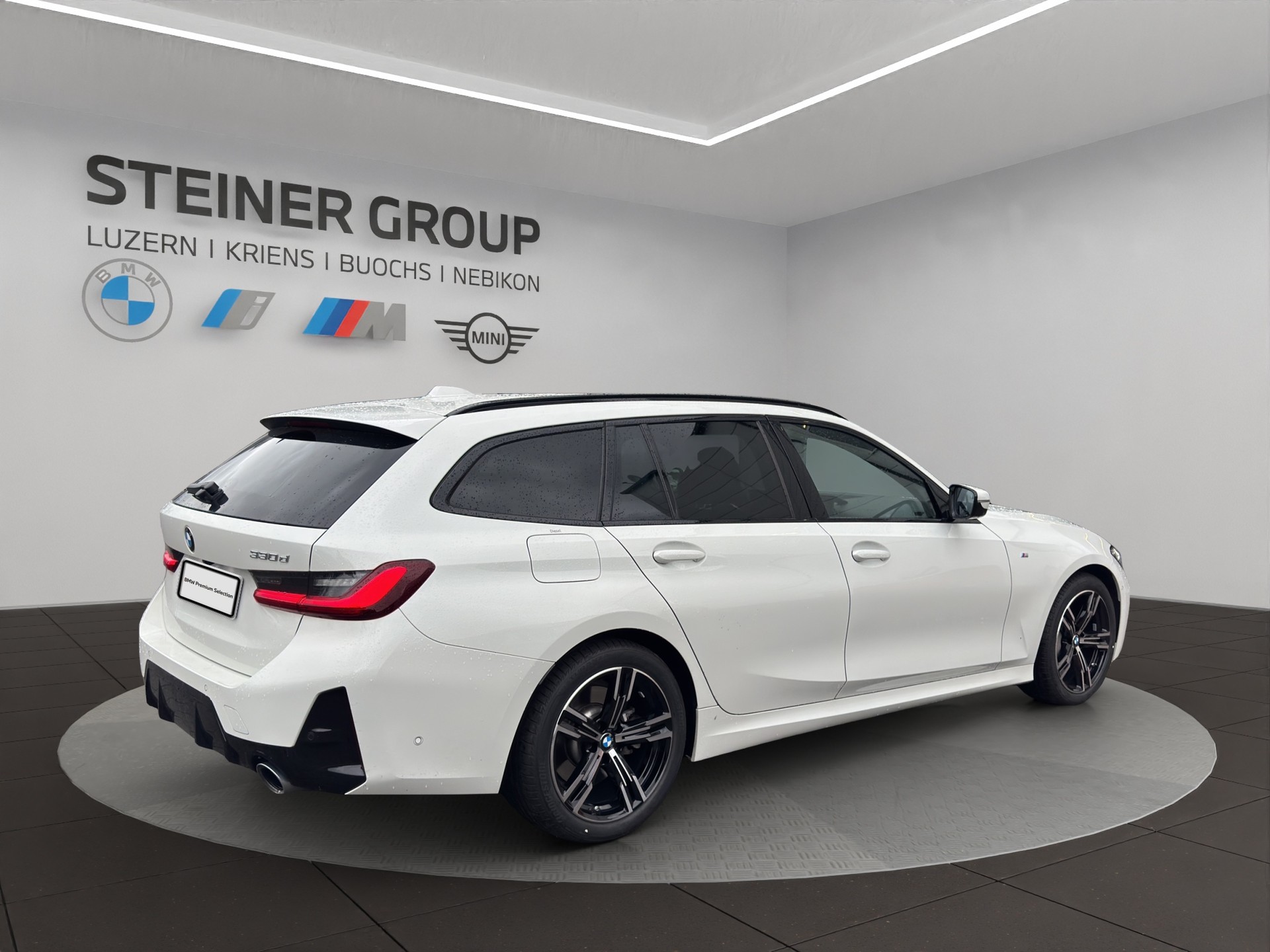 BMW 330d xDrive 48V Touring Steptronic M Sport-image-4