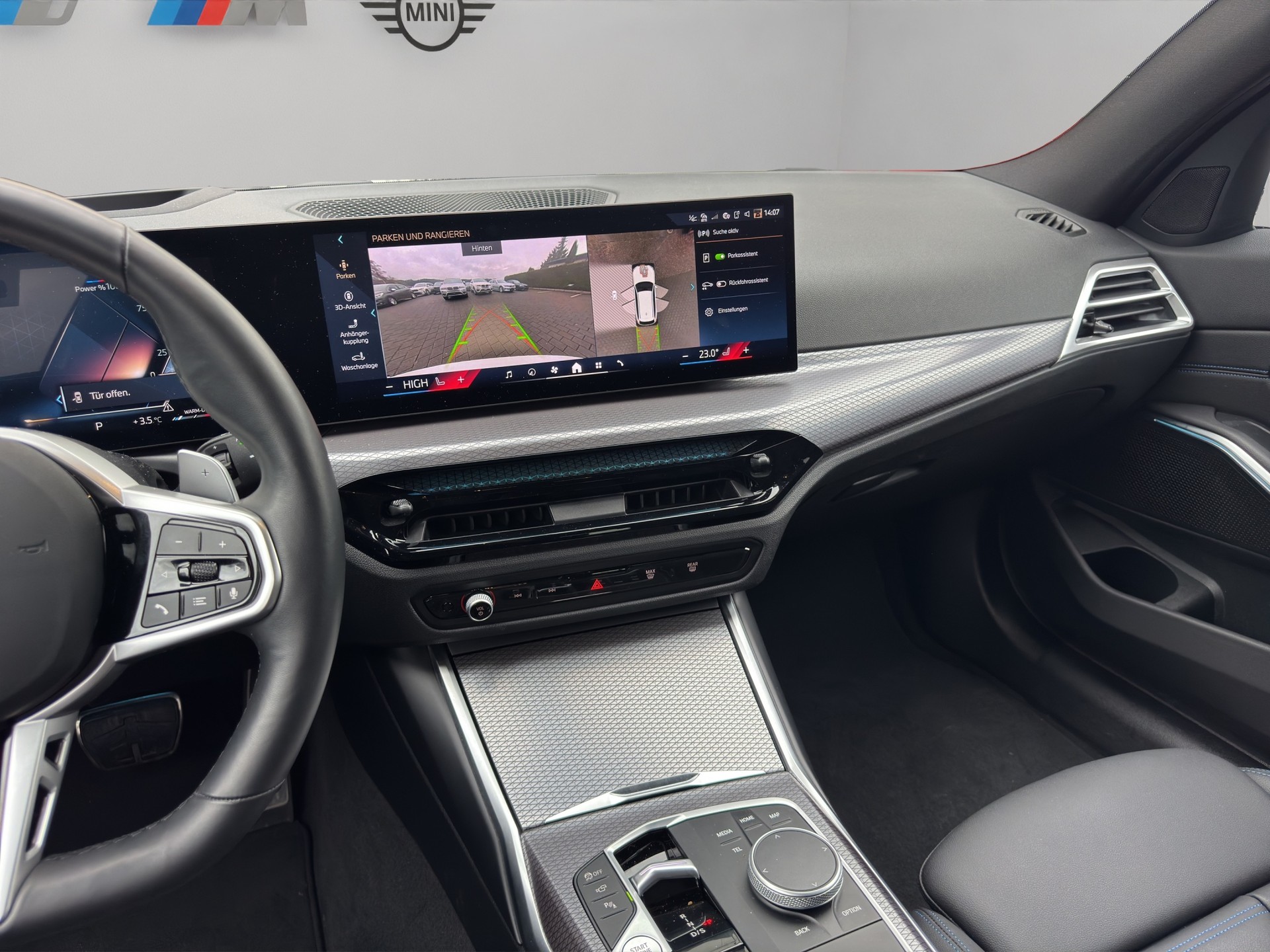 BMW 330d xDrive 48V Touring Steptronic M Sport-image-12