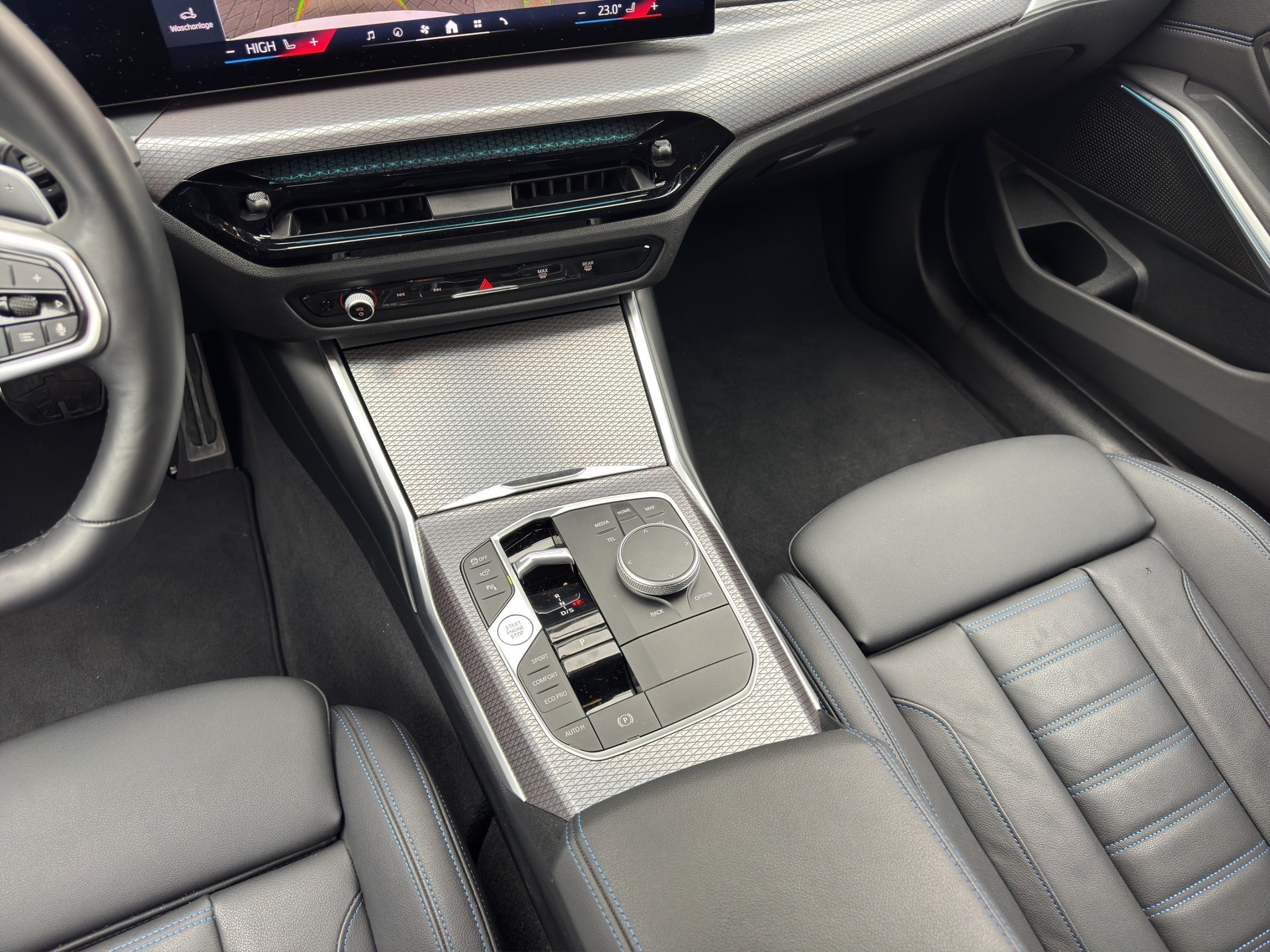 BMW 330d xDrive 48V Touring Steptronic M Sport-image-11