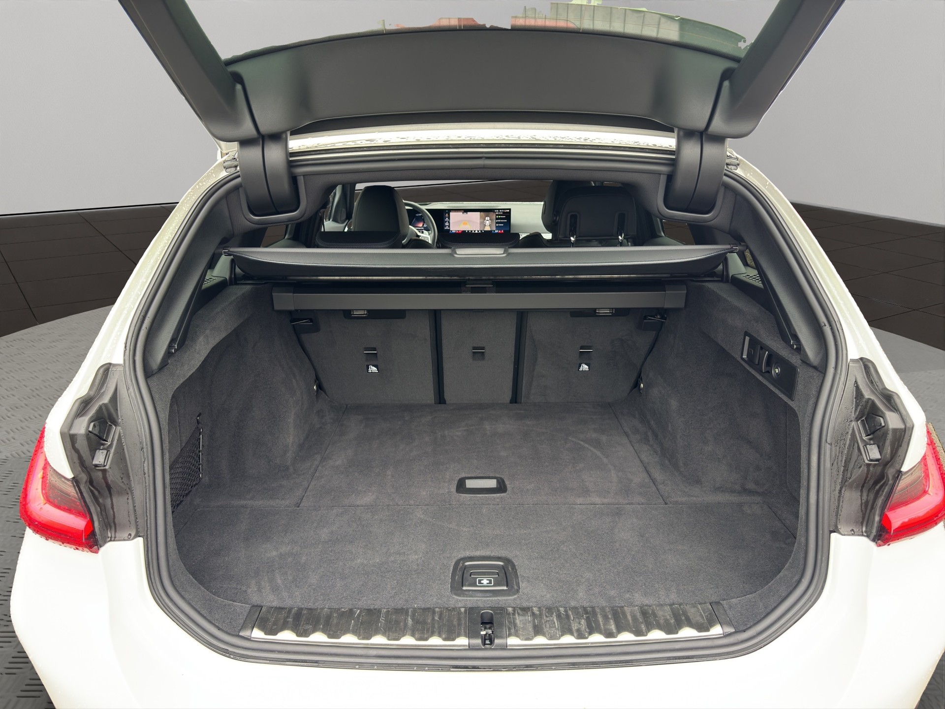 BMW 330d xDrive 48V Touring Steptronic M Sport-image-20