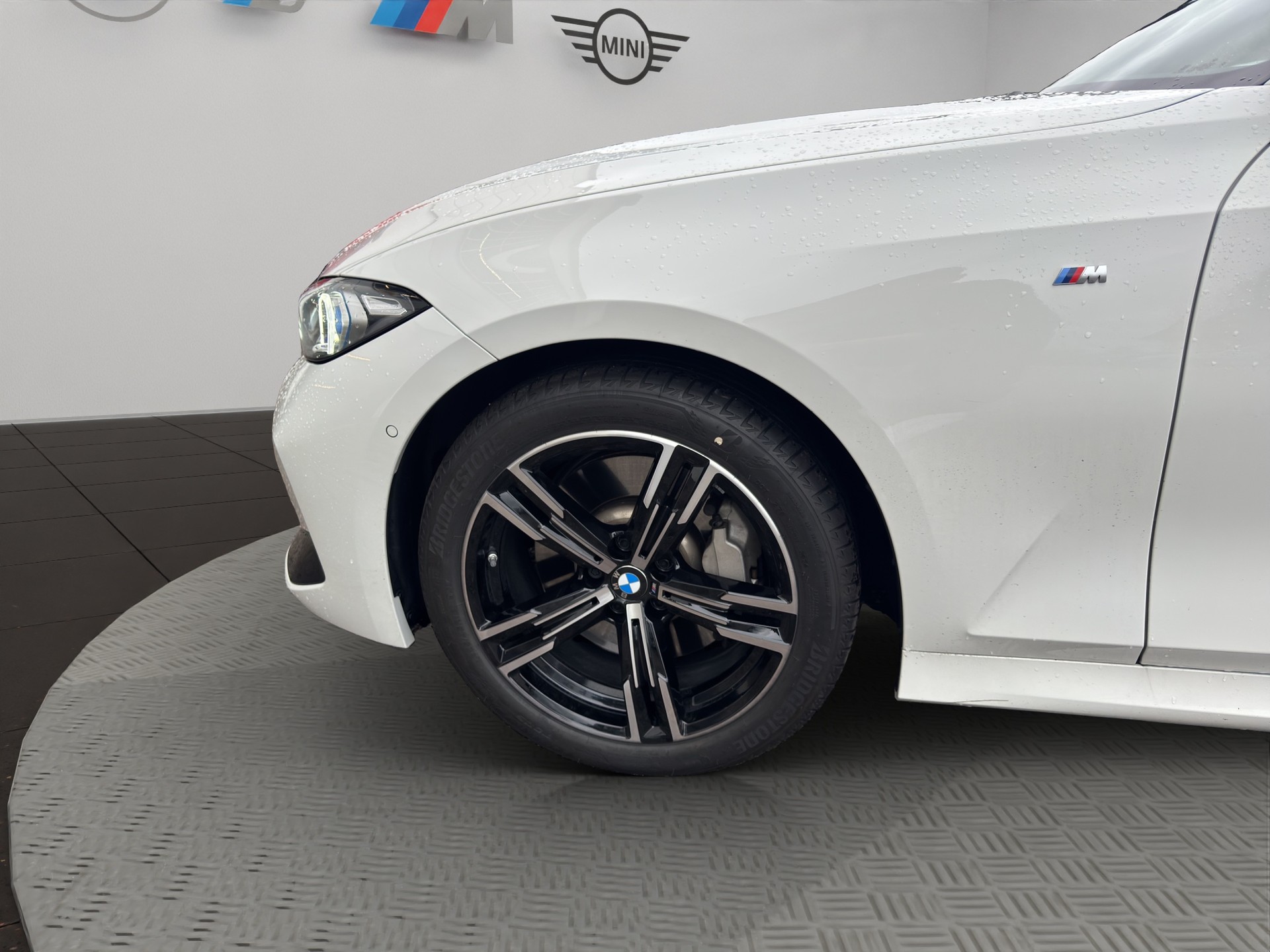 BMW 330d xDrive 48V Touring Steptronic M Sport-image-8