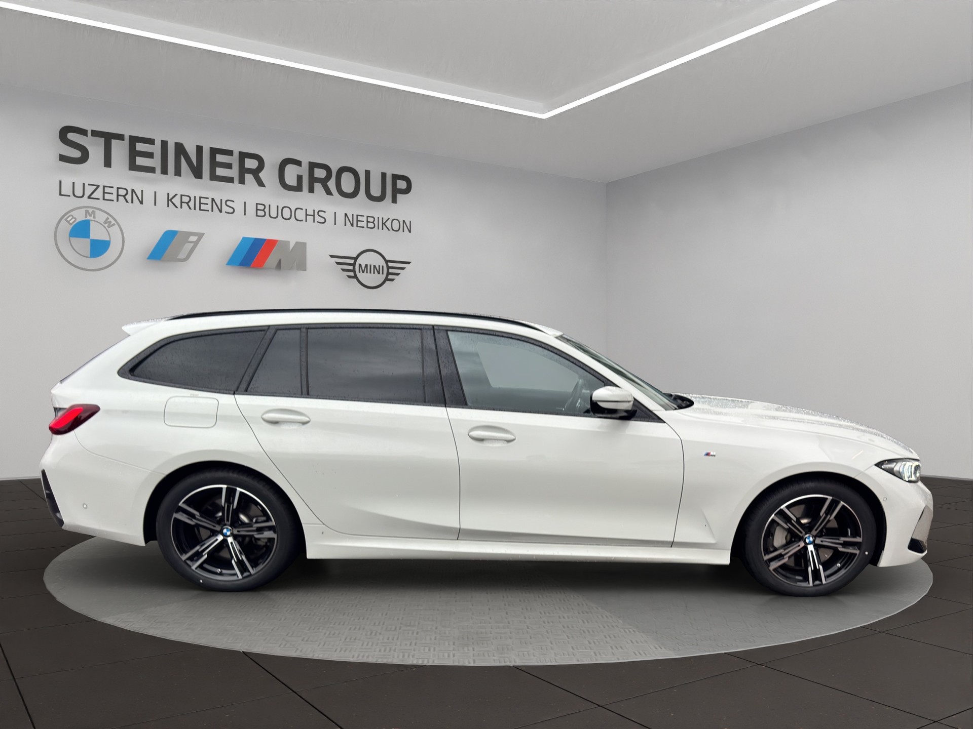 BMW 330d xDrive 48V Touring Steptronic M Sport-image-5