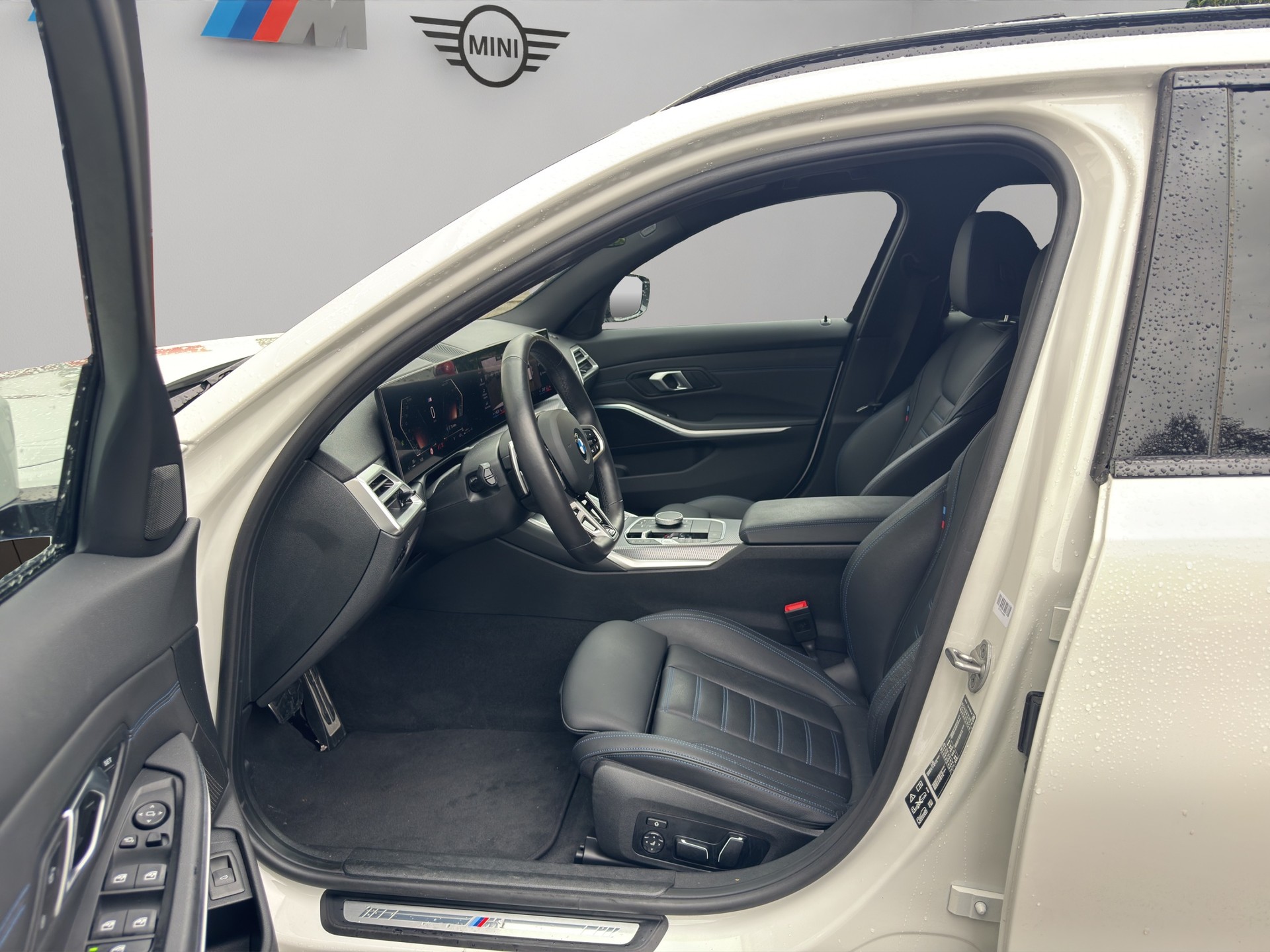 BMW 330d xDrive 48V Touring Steptronic M Sport-image-15