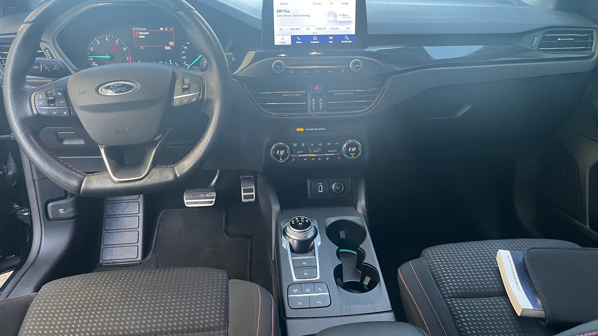FORD Focus 1.0 SCTi ST Line Automatic-image-3