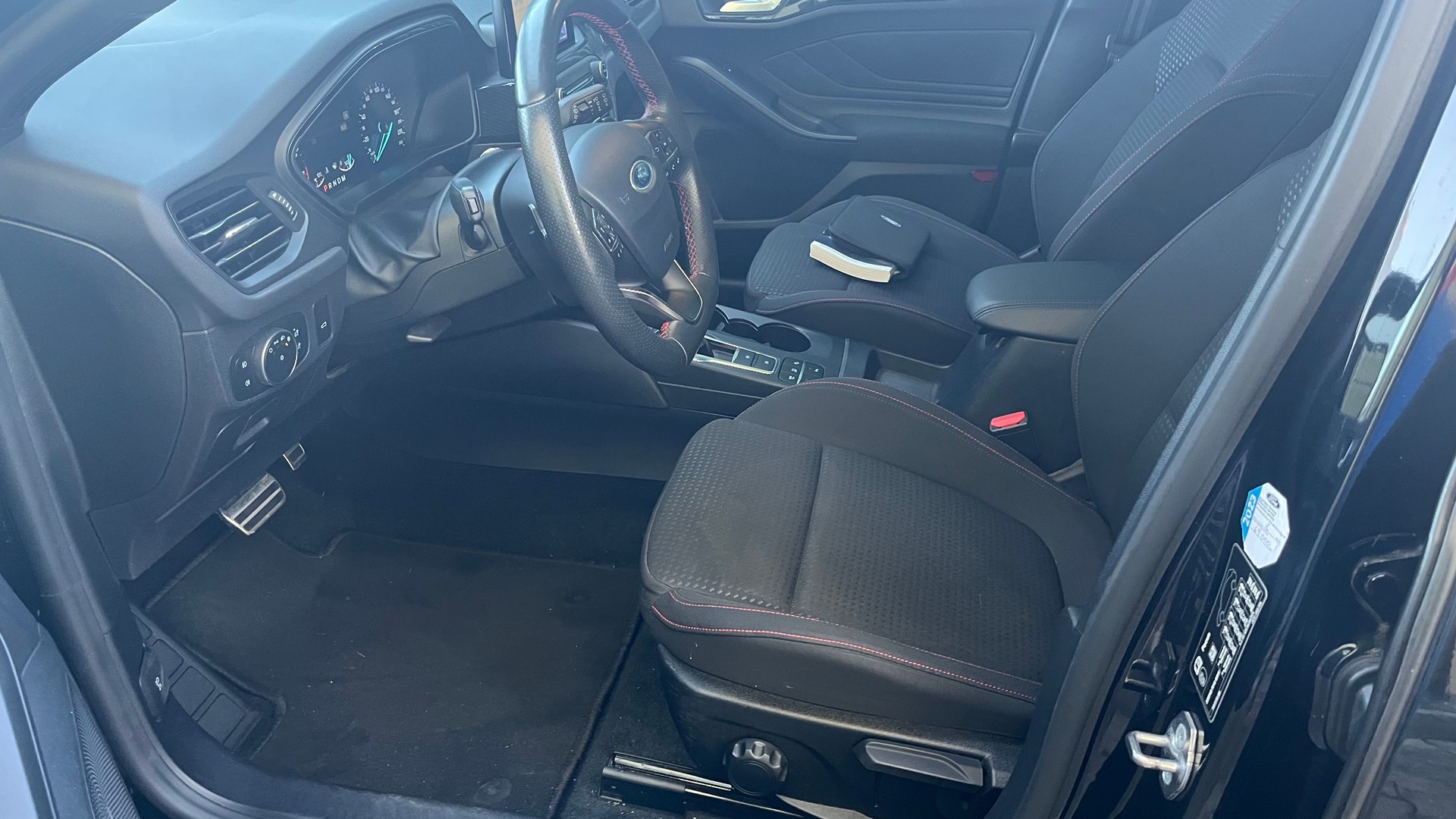 FORD Focus 1.0 SCTi ST Line Automatic-image-4