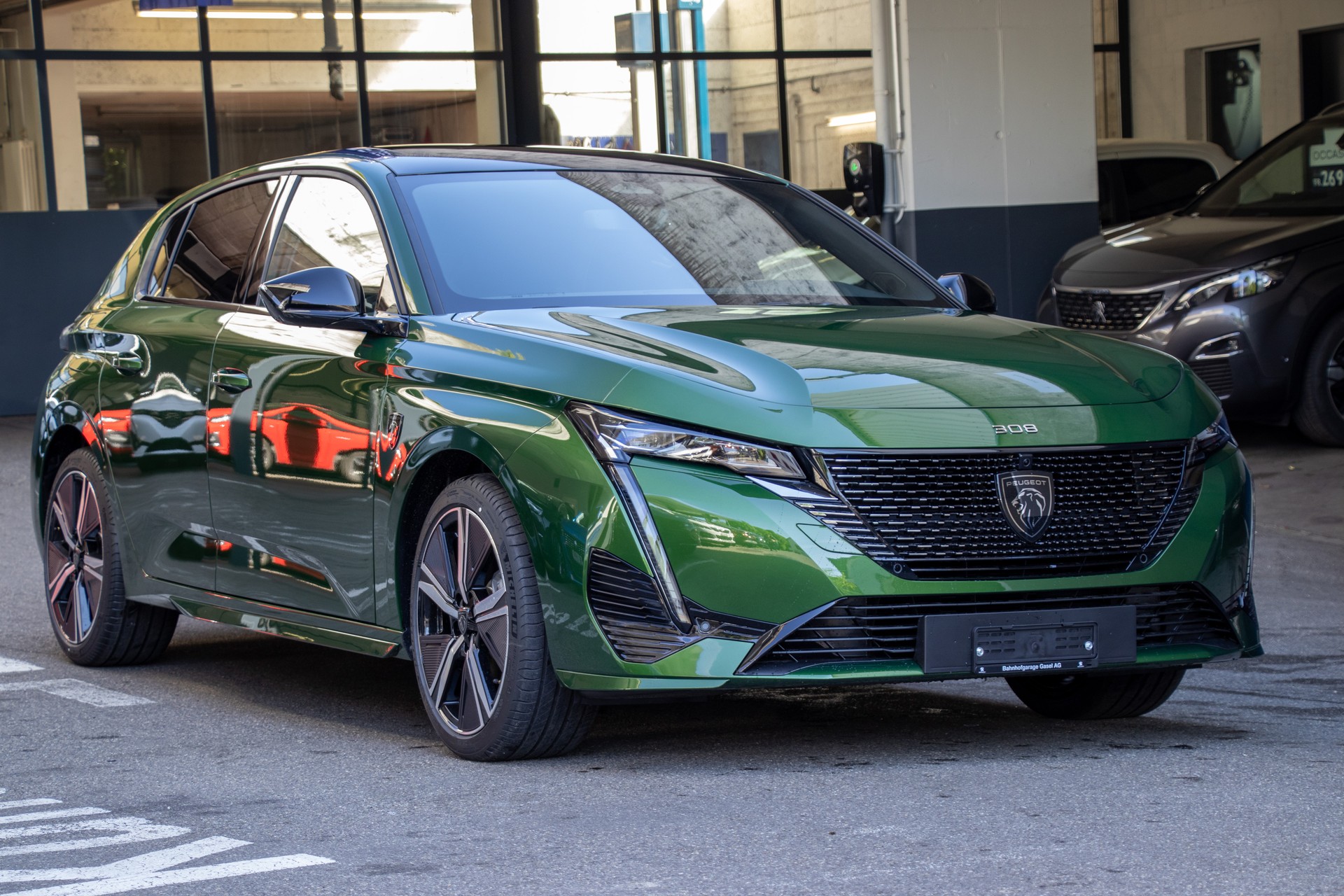 PEUGEOT 308 1.2 Pure Tech GT EAT8-image-4