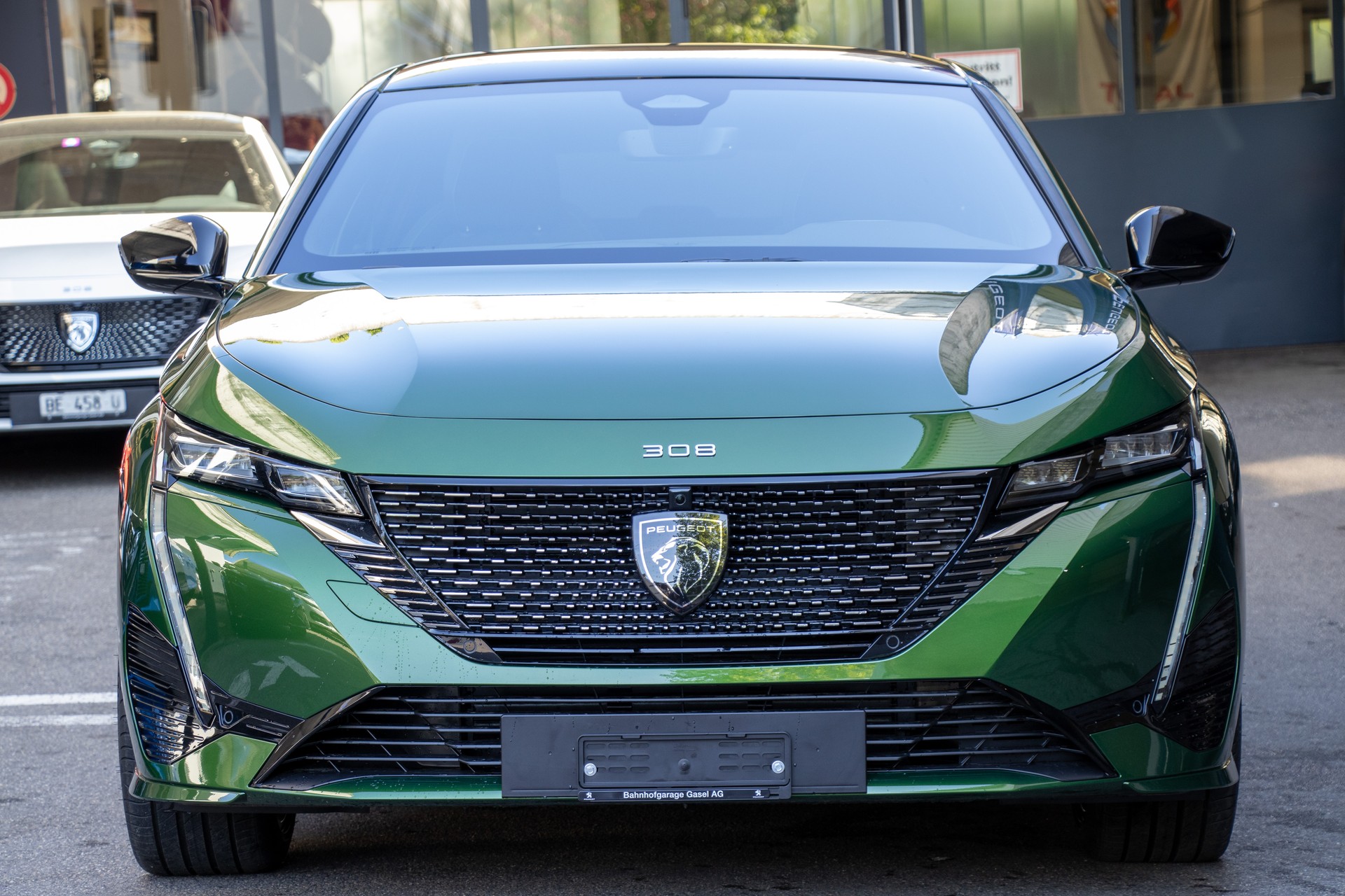 PEUGEOT 308 1.2 Pure Tech GT EAT8-image-5