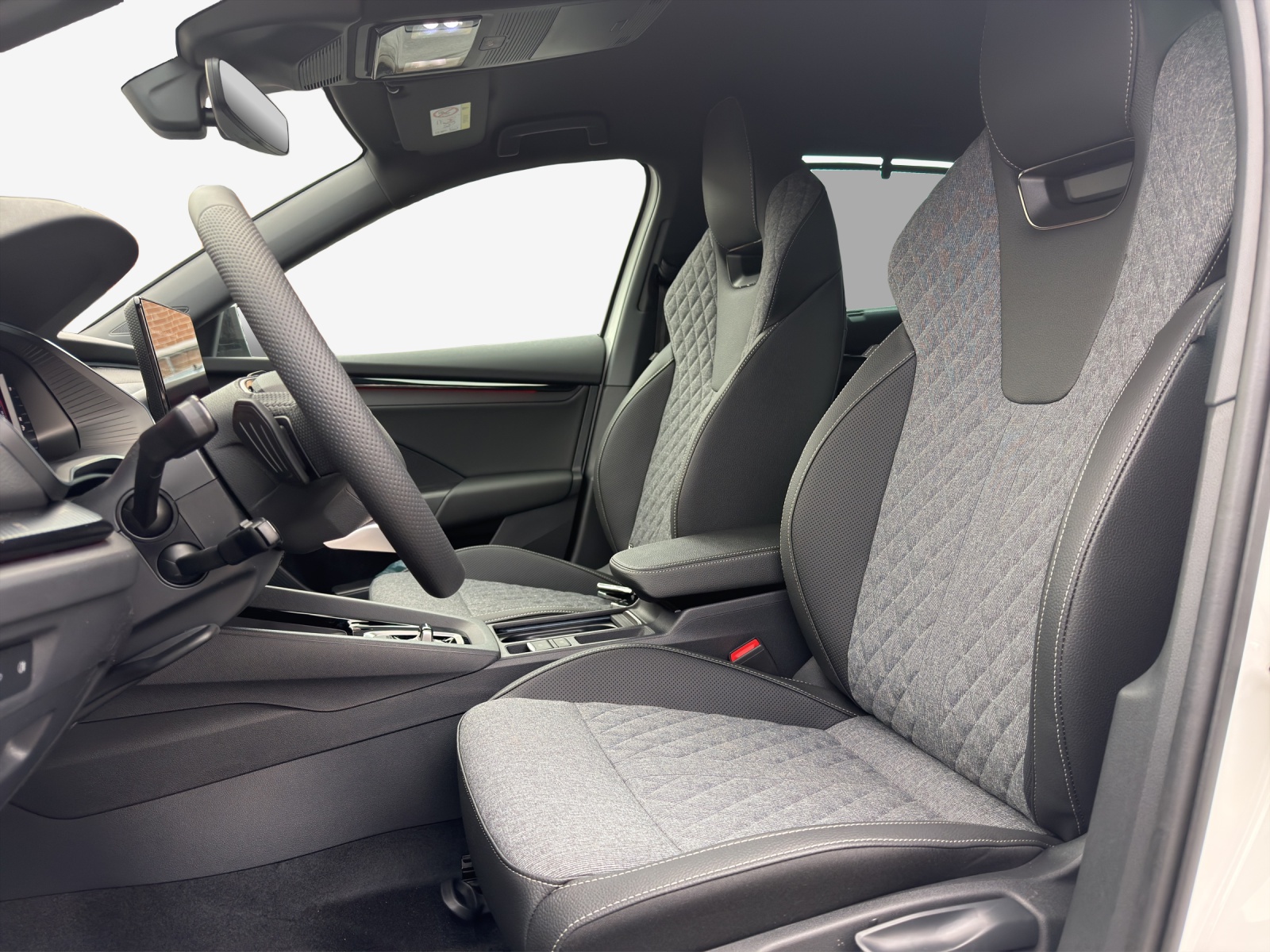 SKODA Octavia Combi 1.5 TSI mHEV DSG Sport Line-image-7