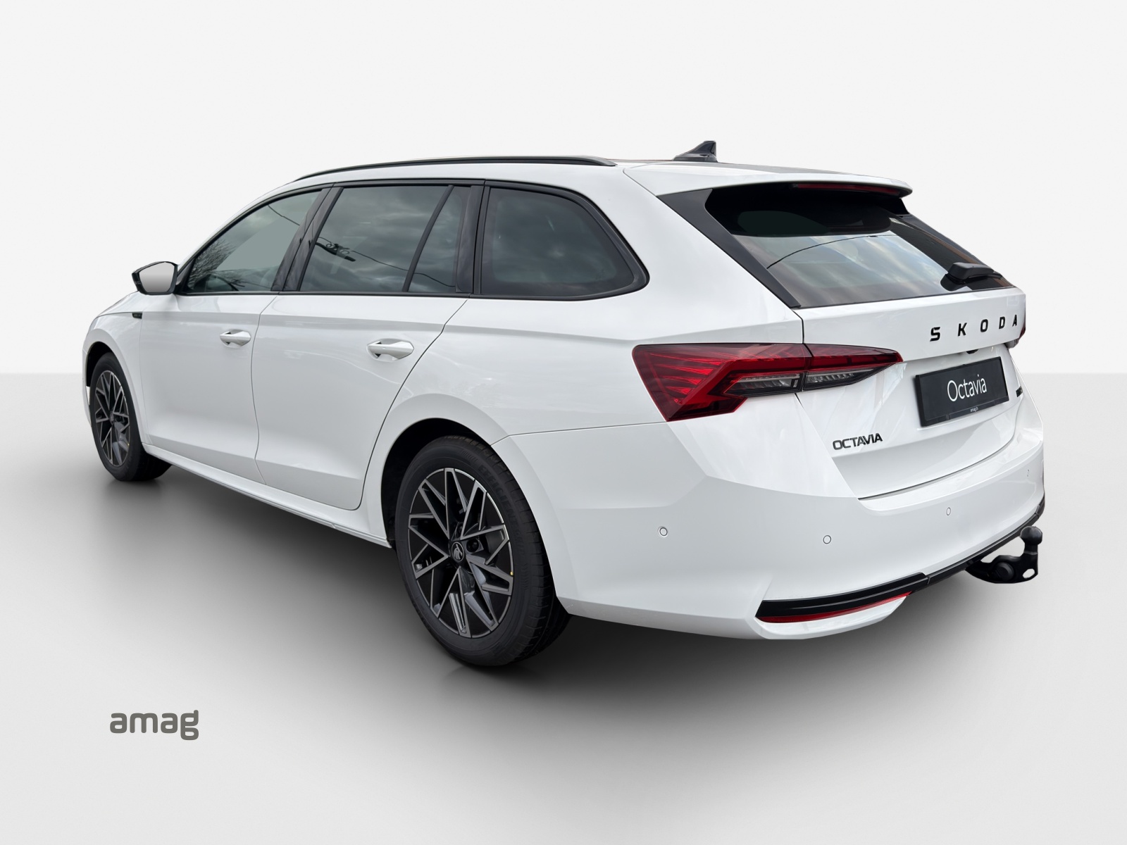 SKODA Octavia Combi 1.5 TSI mHEV DSG Sport Line-image-2