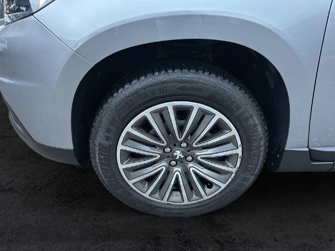 PEUGEOT 2008 1.2 PureTech Active EGS S/S-image-9