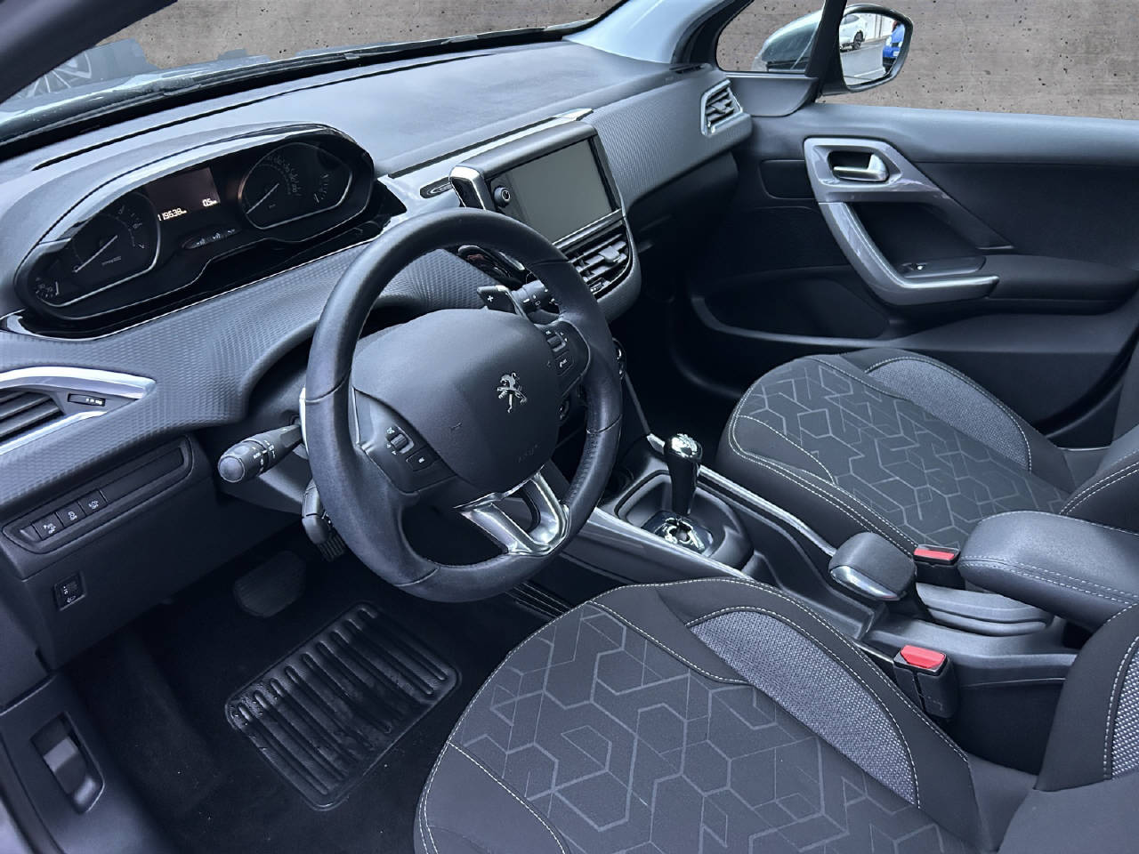 PEUGEOT 2008 1.2 PureTech Active EGS S/S-image-4