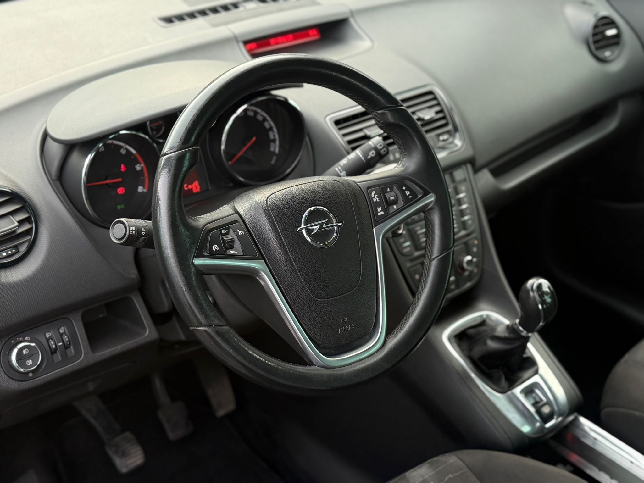 OPEL Meriva 1.3 CDTi Cosmo / Frisch ab mfk — slika 11