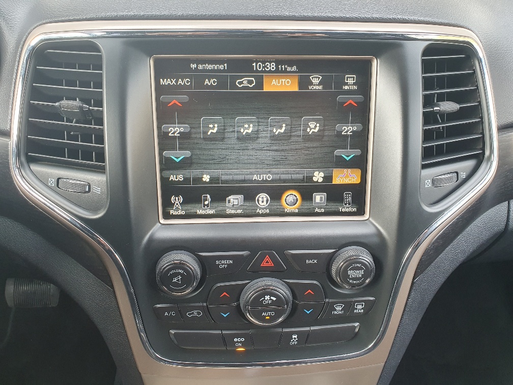 JEEP Grand Cherokee 3.0 CRD Laredo Automatic-image-8