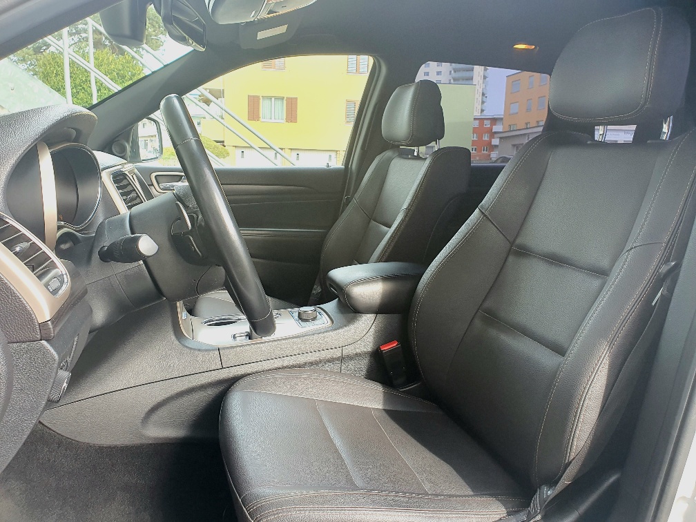 JEEP Grand Cherokee 3.0 CRD Laredo Automatic-image-10