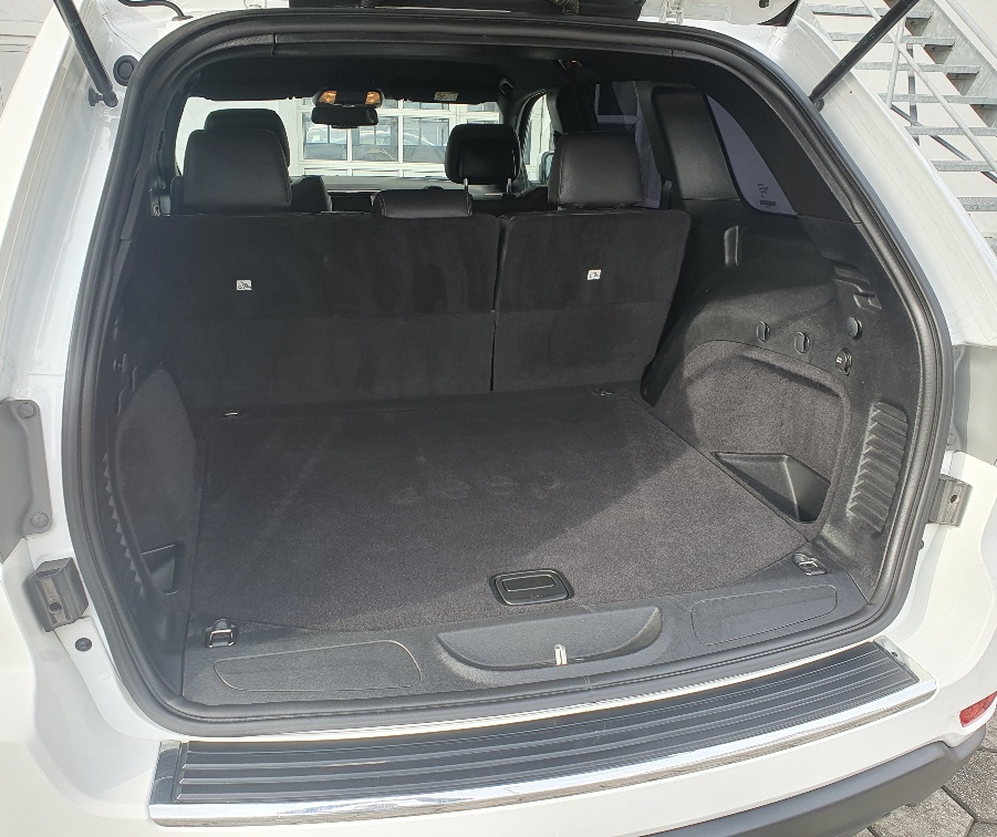 JEEP Grand Cherokee 3.0 CRD Laredo Automatic-image-4