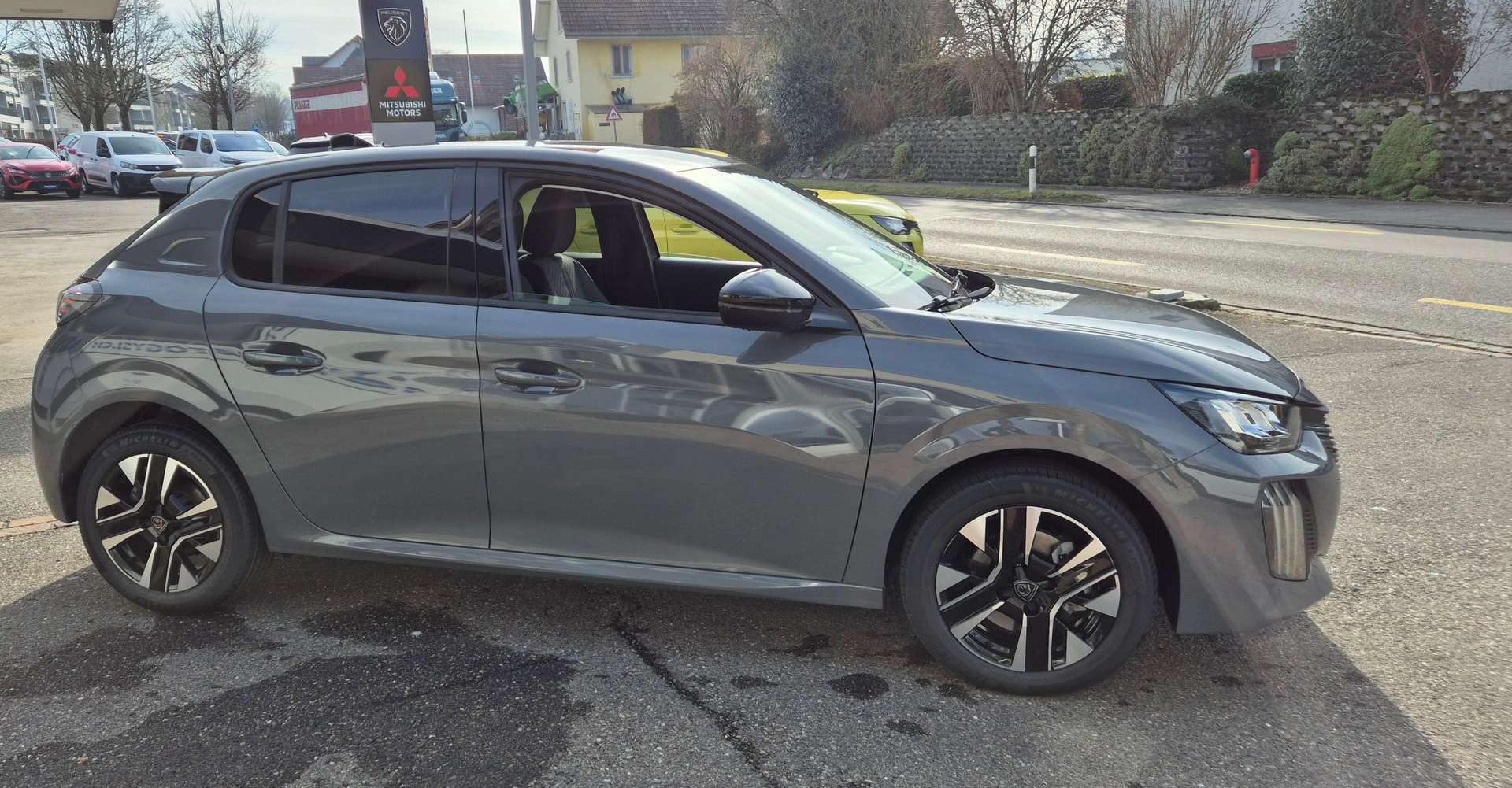 PEUGEOT 208 1.2 MHEV Allure Helvetia (442)-image-3