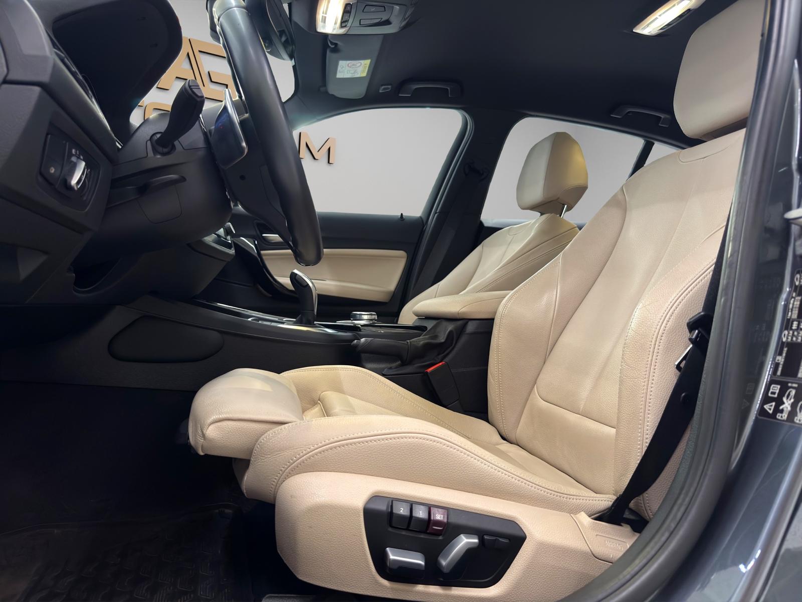 BMW M140i xDrive Steptronic-image-13