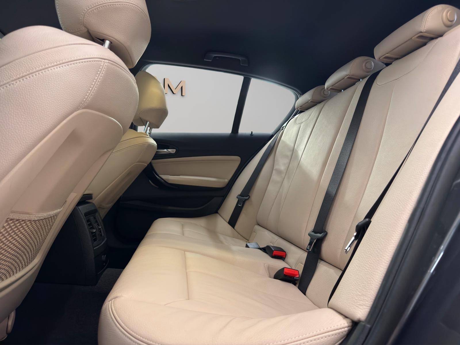 BMW M140i xDrive Steptronic-image-15