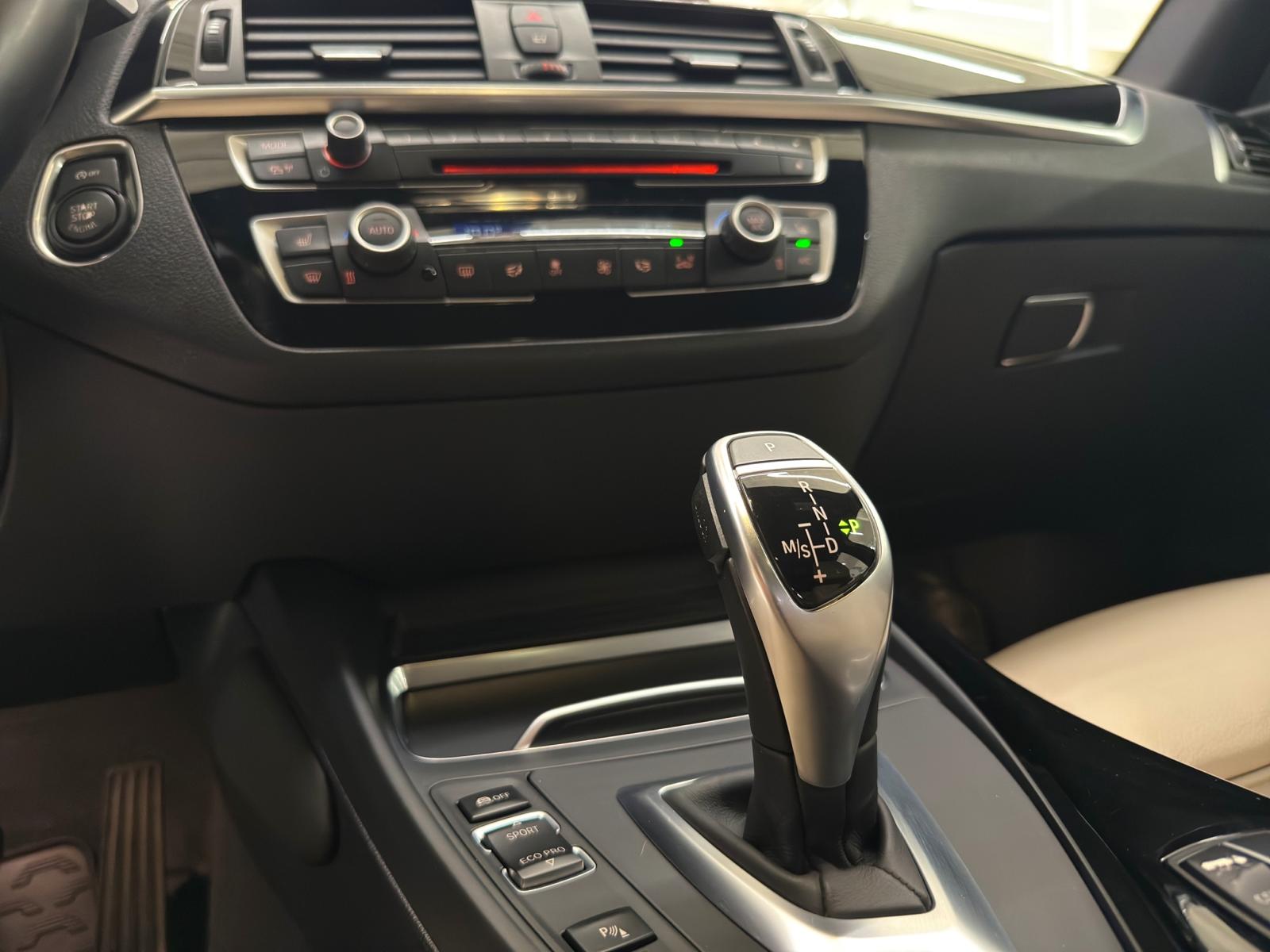 BMW M140i xDrive Steptronic-image-24